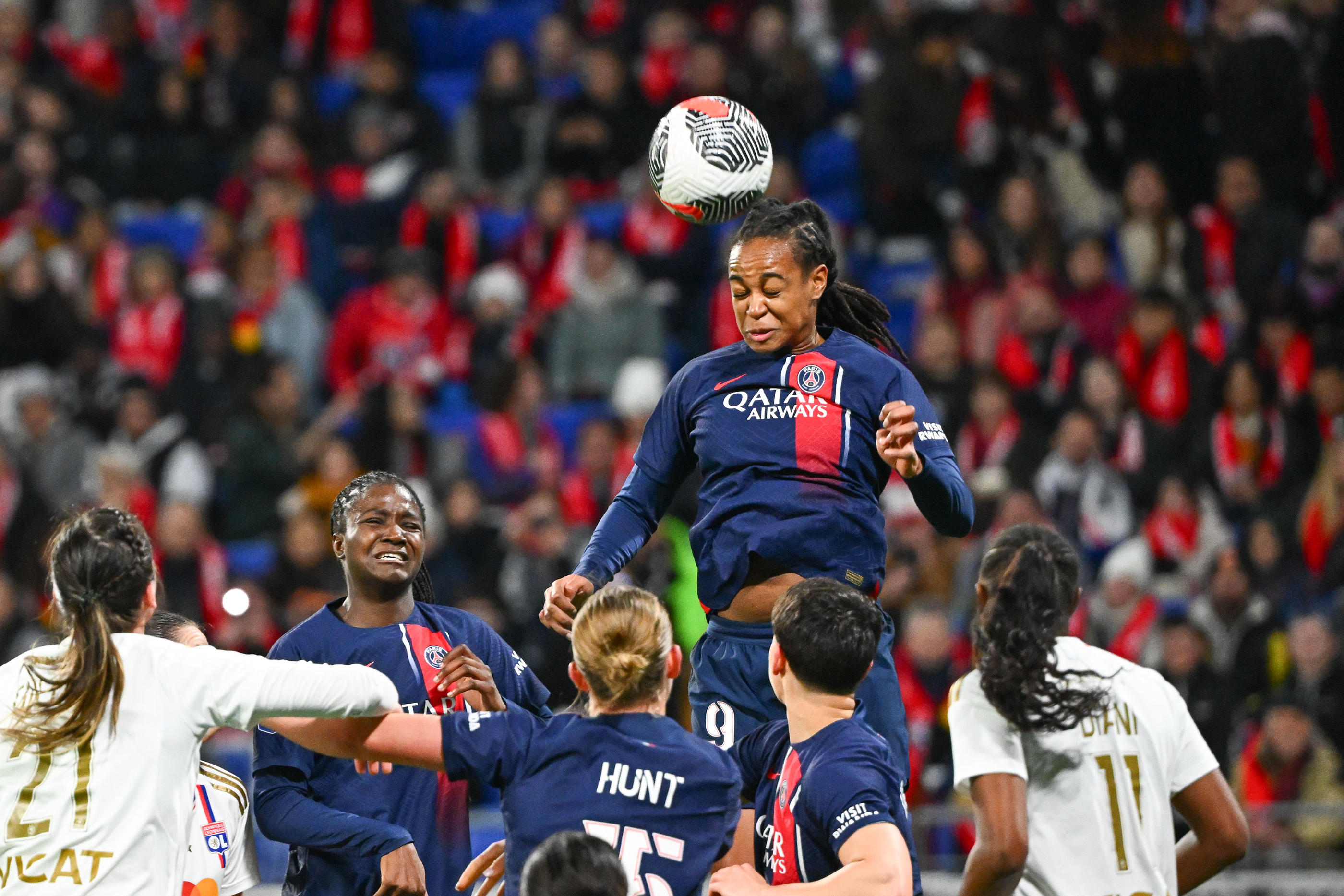 Après avoir terminé en tête de la saison régulière, les Lyonnaises n'aimeraient pas que les Parisiennes du PSG prennent le dessus lors des playoffs. Icon Sport/Anthony Dibon