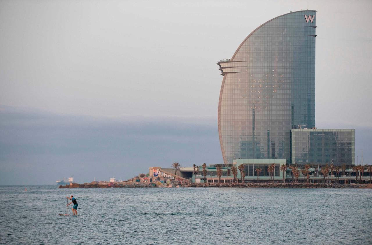 Le gouvernement régional catalan a annoncé qu’il allait installer une usine de dessalement flottante dans le port de Barcelone face à l’intense sécheresse dont souffre la région. AFP