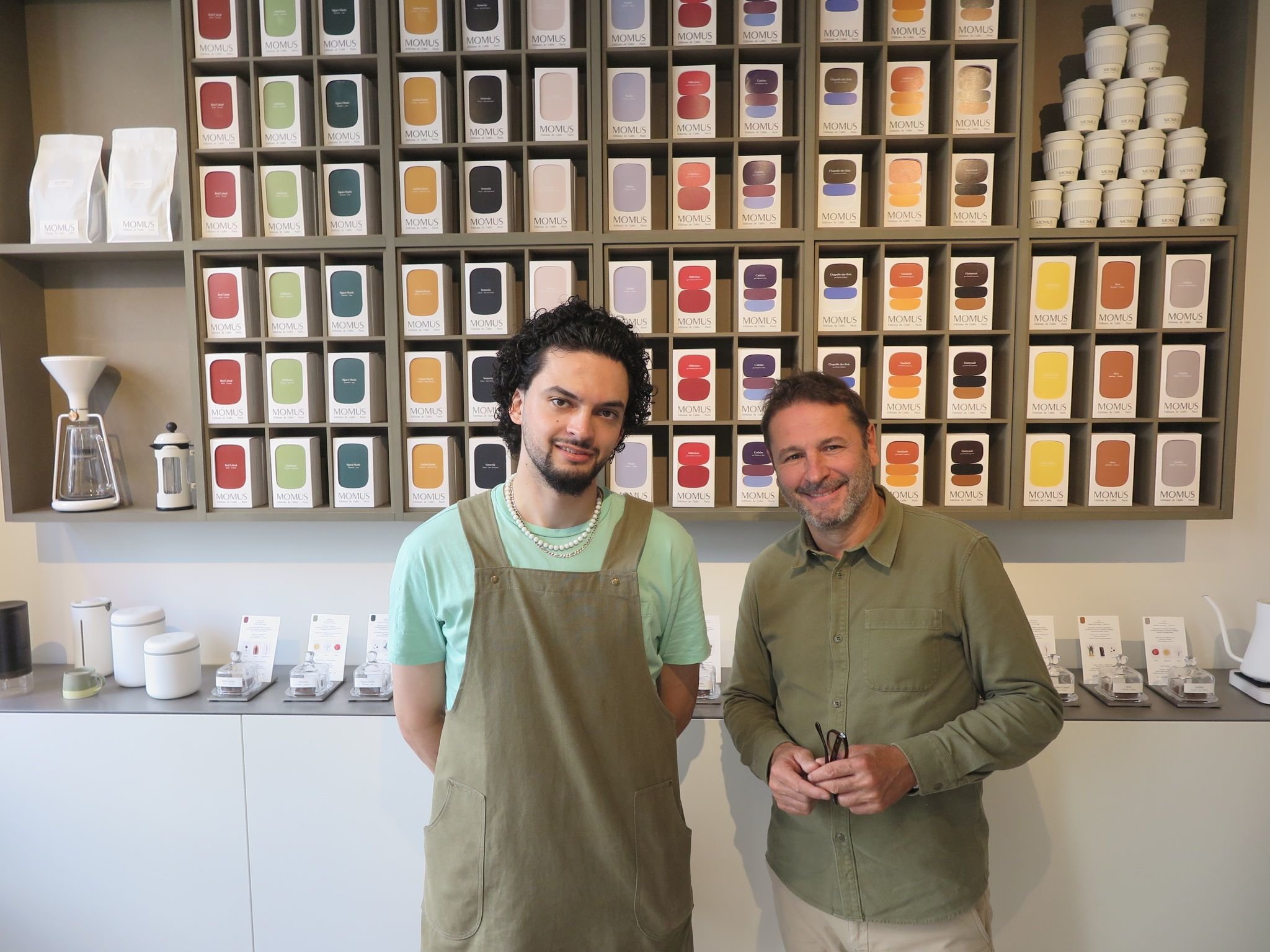 Venu du secteur du luxe, Lionel Giraud (à droite)  a créé Momus, une toute nouvelle marque de cafés d'exception installée rue des Martyrs (IXe). Christine/Henry