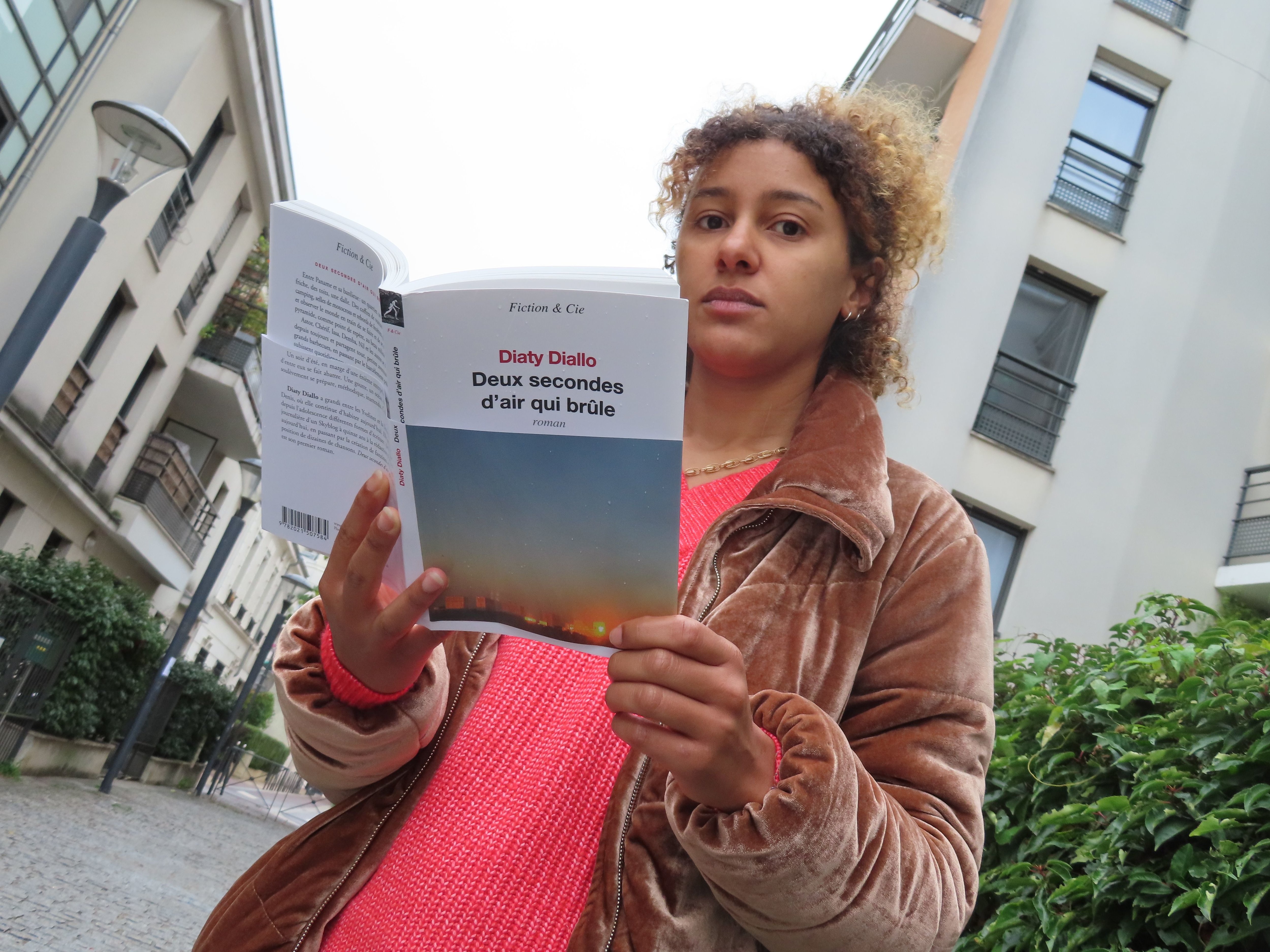 Les Lilas (Seine-Saint-Denis), le 17 octobre 2022. Diaty Diallo a publié cet été son premier roman, «Deux secondes d’air qui brûle». LP/Alexandre Arlot