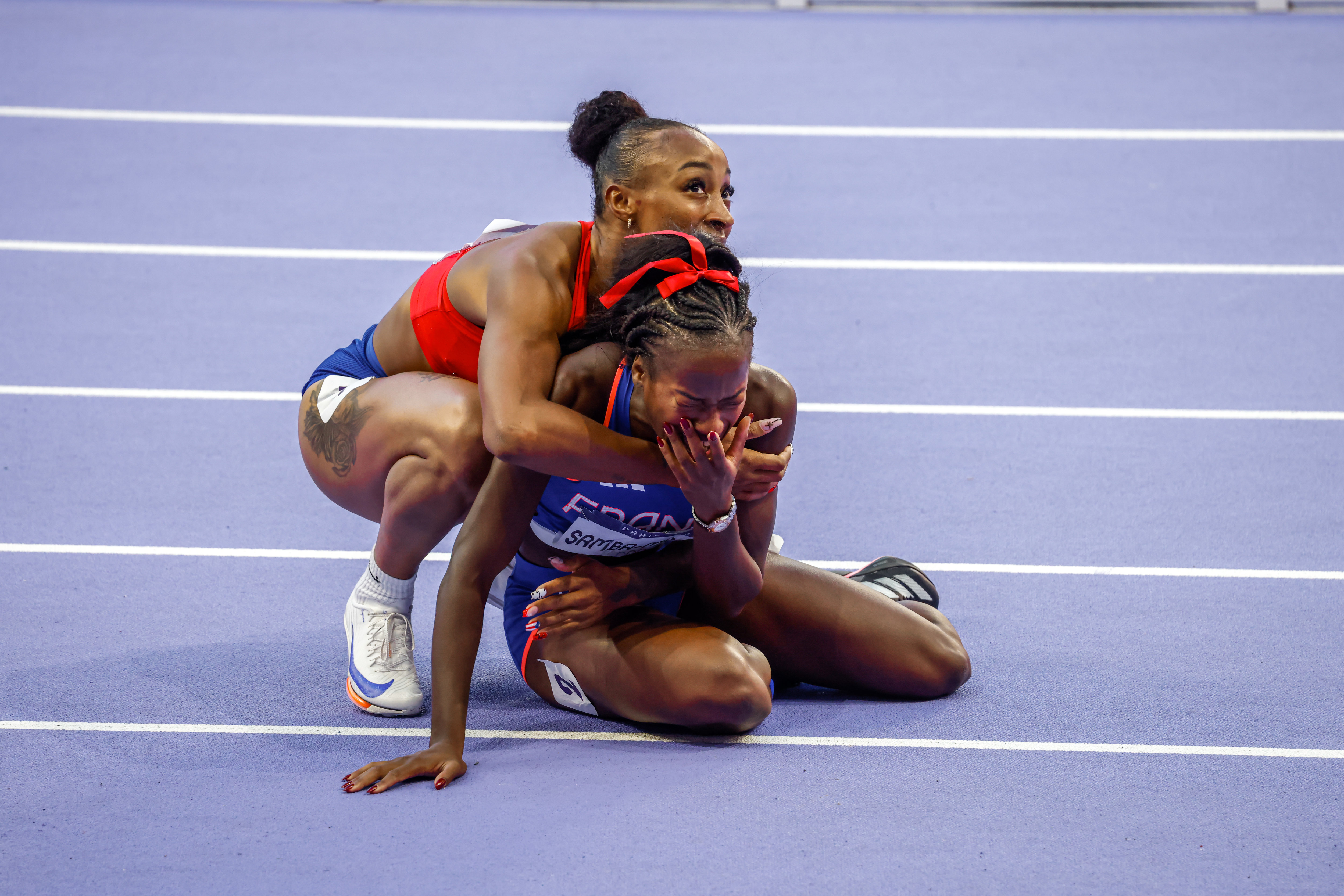 Les larmes de Cyrena Samba-Mayela, médaillée d'argent, à l'arrivée du 110m haies ont marqué les esprits. LP /Olivier Corsan