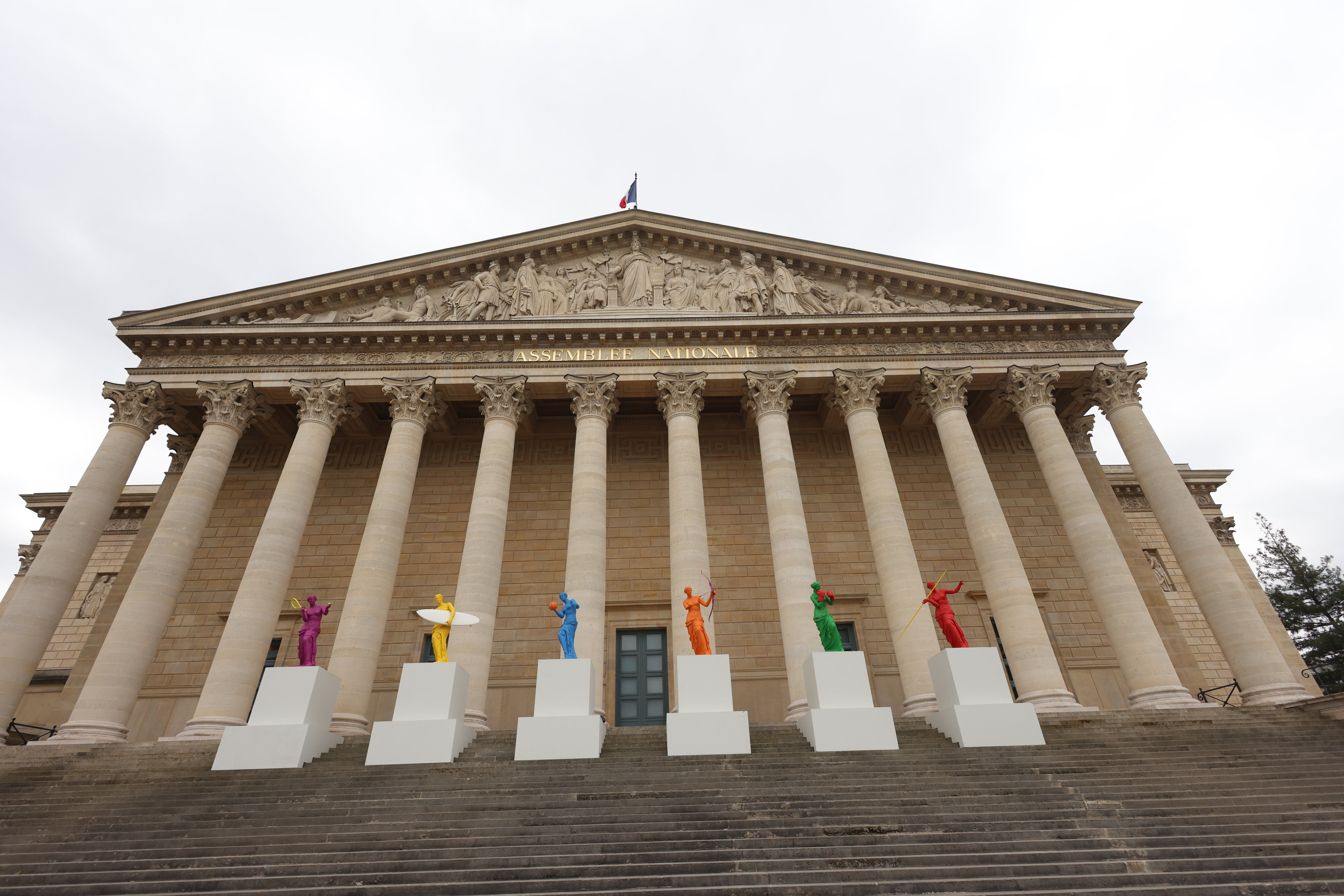 Les députés, qui vont quitter prématurément leurs fonctions, ont jusqu'à vendredi pour vider leurs bureaux. Ils doivent aussi se débarrasser de leurs collaborateurs. LP/Arnaud Journois