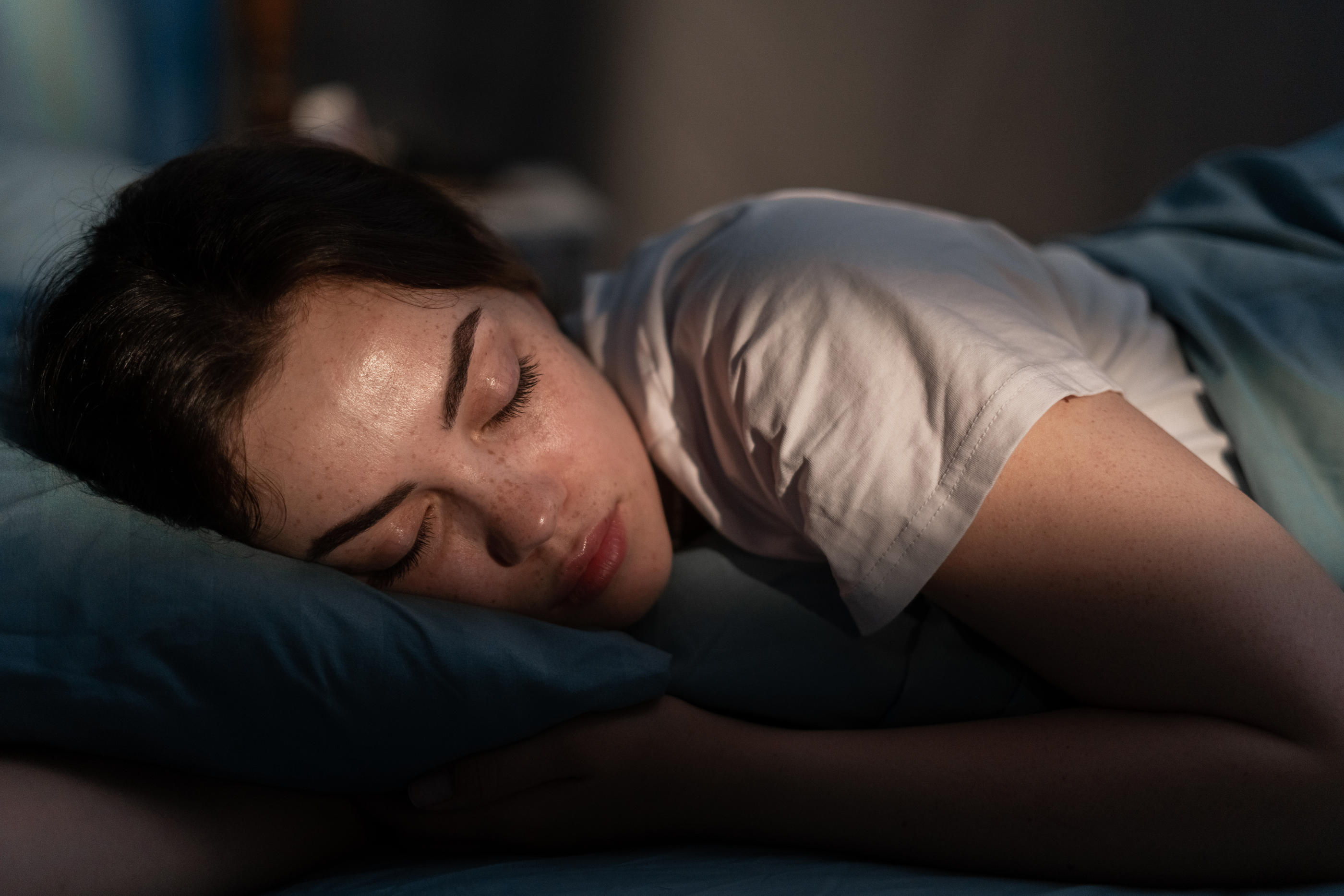 Pour retrouver un bon sommeil, il est notamment recommandé de privilégier un maximum d'obscurité. (Illustration) Istock