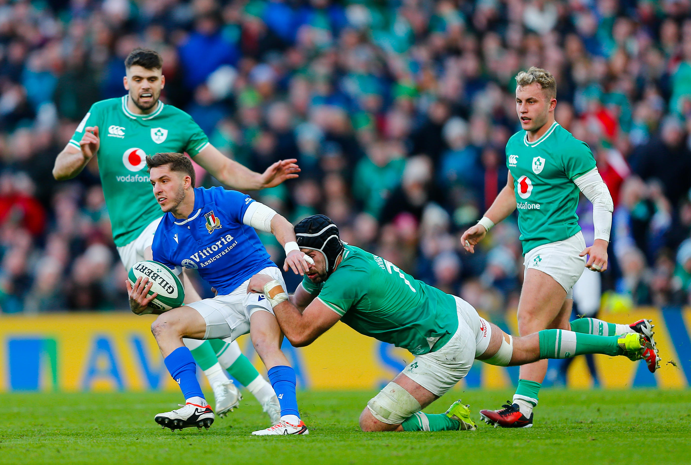 L'Italien Martin Page-Relo, ici face aux Irlandais le 11 février, sera titulaire au poste de demi de mêlée face aux Bleus. Icon Sport