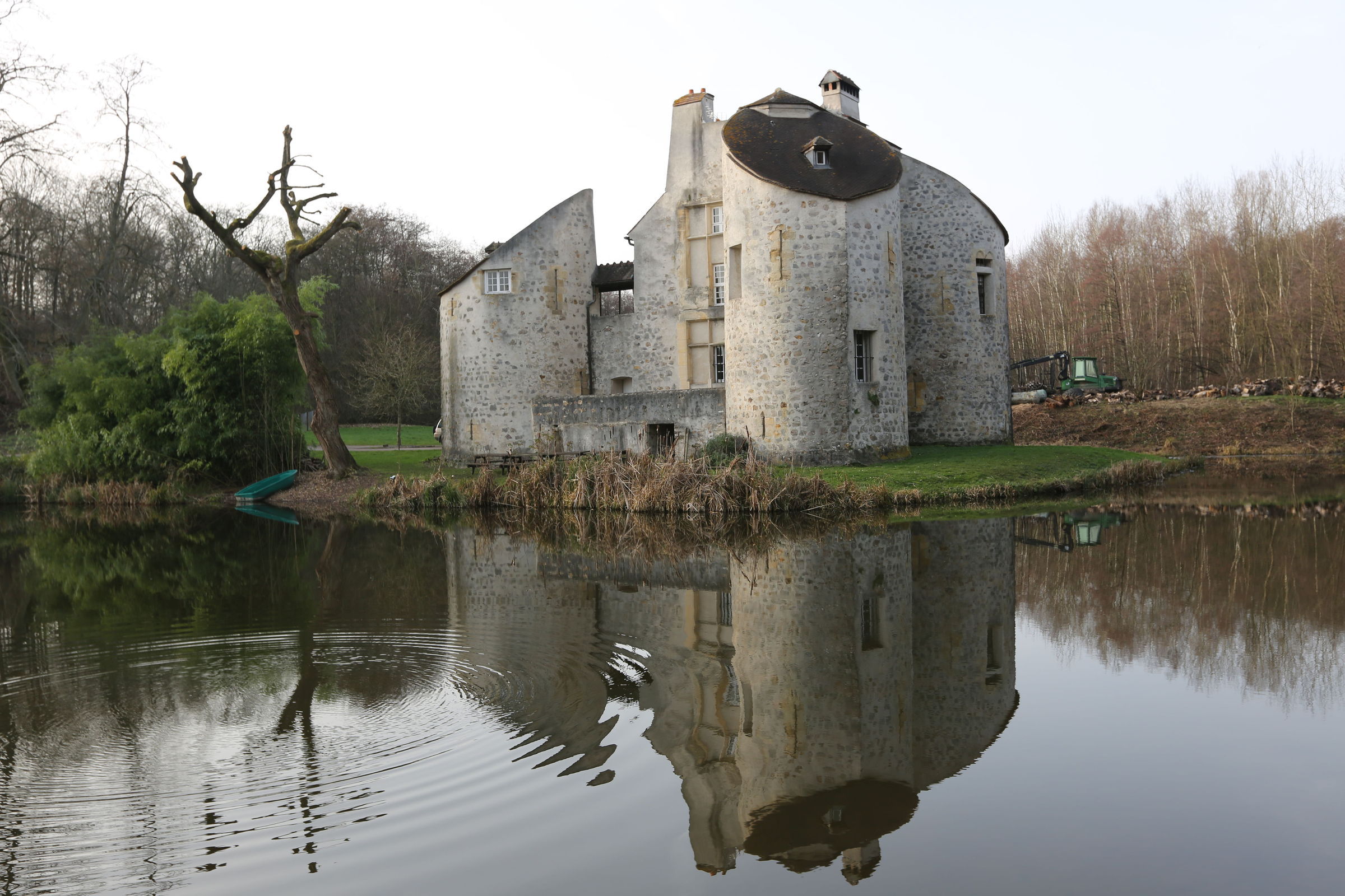 Édifié au bord d'un lac, dans la forêt de Montmorency, le château de la chasse (Val-d'Oise) est une curiosité architecturale et porte les traces de multiples remaniements subis au cours de son histoire. Archives LP/Olivier Boitet