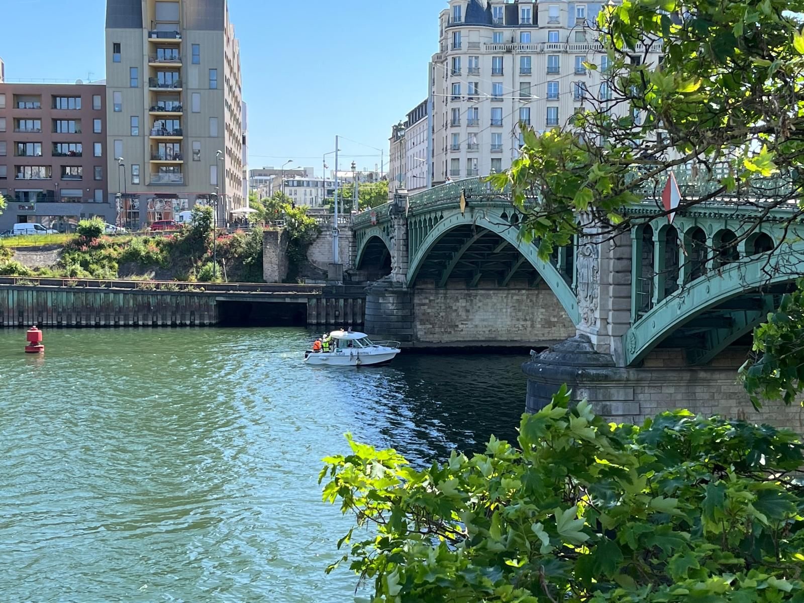elfbar nachfüll pod läuft aus Aujourd'hui, Cherbourg s'est mobilisé., Des centaines de vapoteurs, de  salariés, de citoyens réunis Place du Théâtre., Pour dire NON à l'article  23. Pour SAUVER la vape., Partout en France, la main image 1