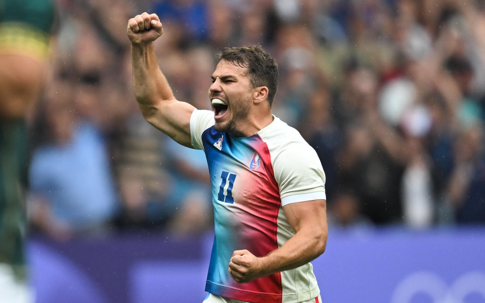 Antoine Dupont sur la pelouse du Stade de France le 27 juillet lors de la finale du tournoi olympique de rugby à 7, face aux Fidjiens. ABACAPRESS/Eliot Blondet