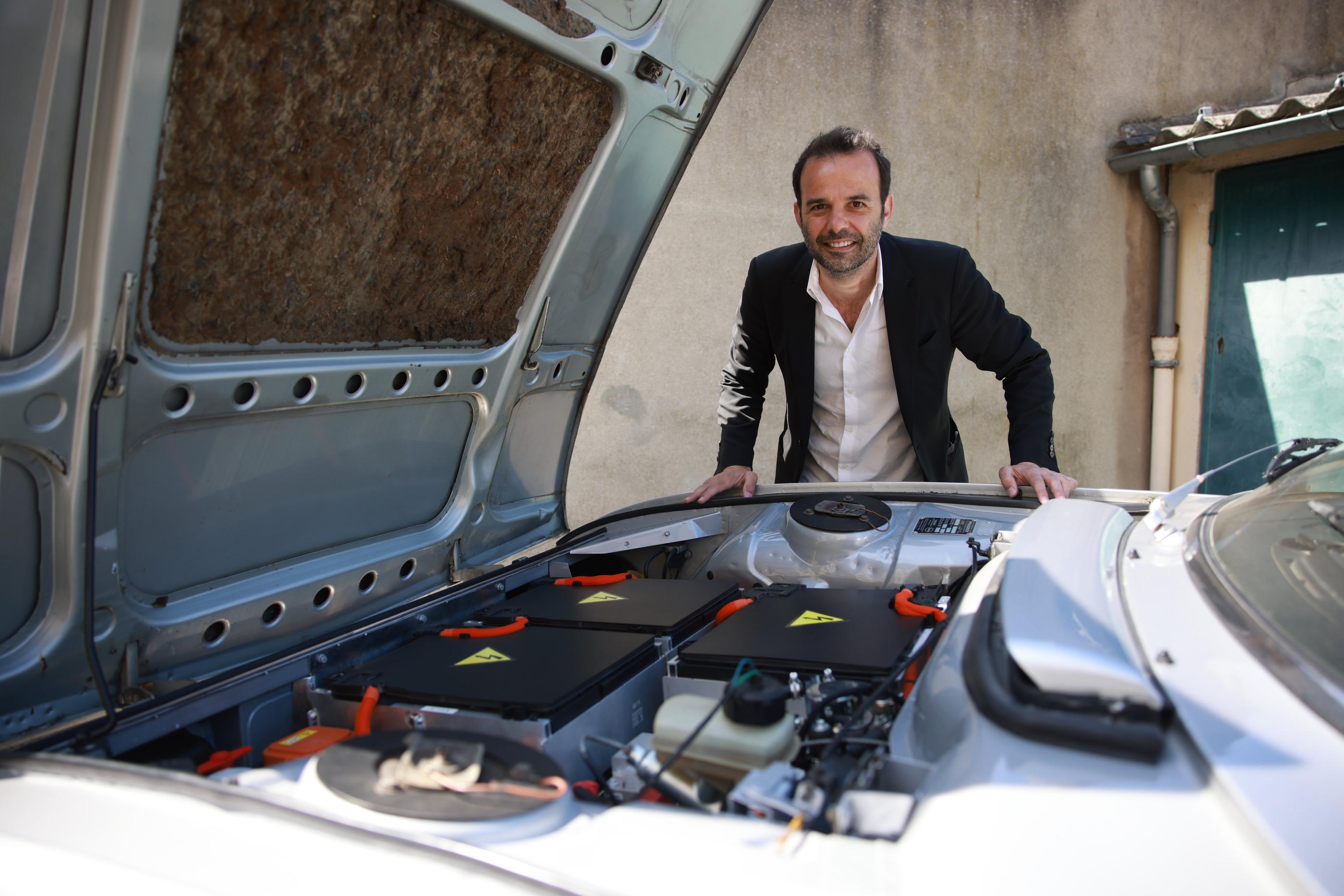 A Grenoble, une start-up transforme votre voiture thermique en voiture  électrique