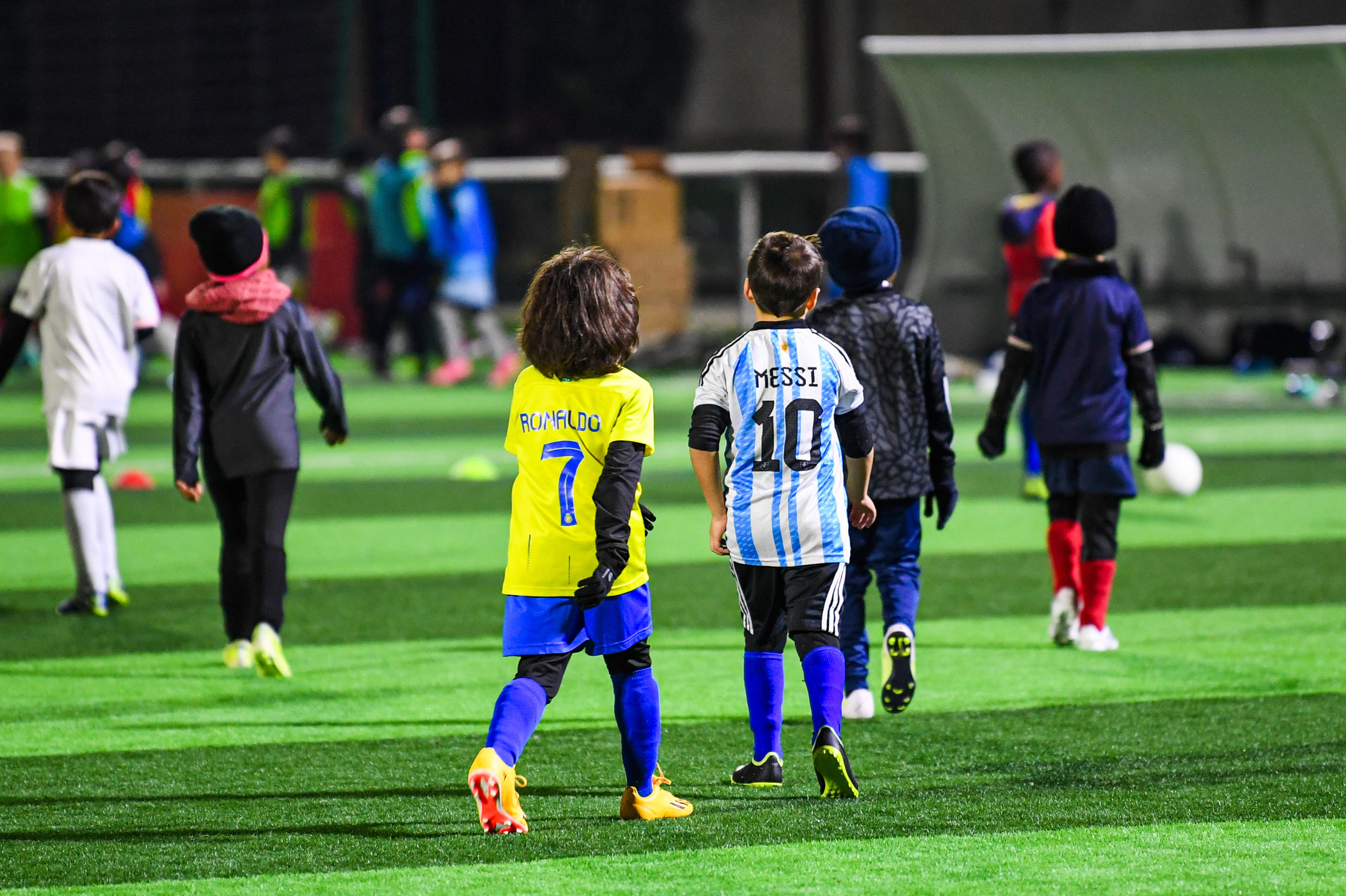 Des cours de foot jusqu'à 50 euros pour des enfants : l'intrigant