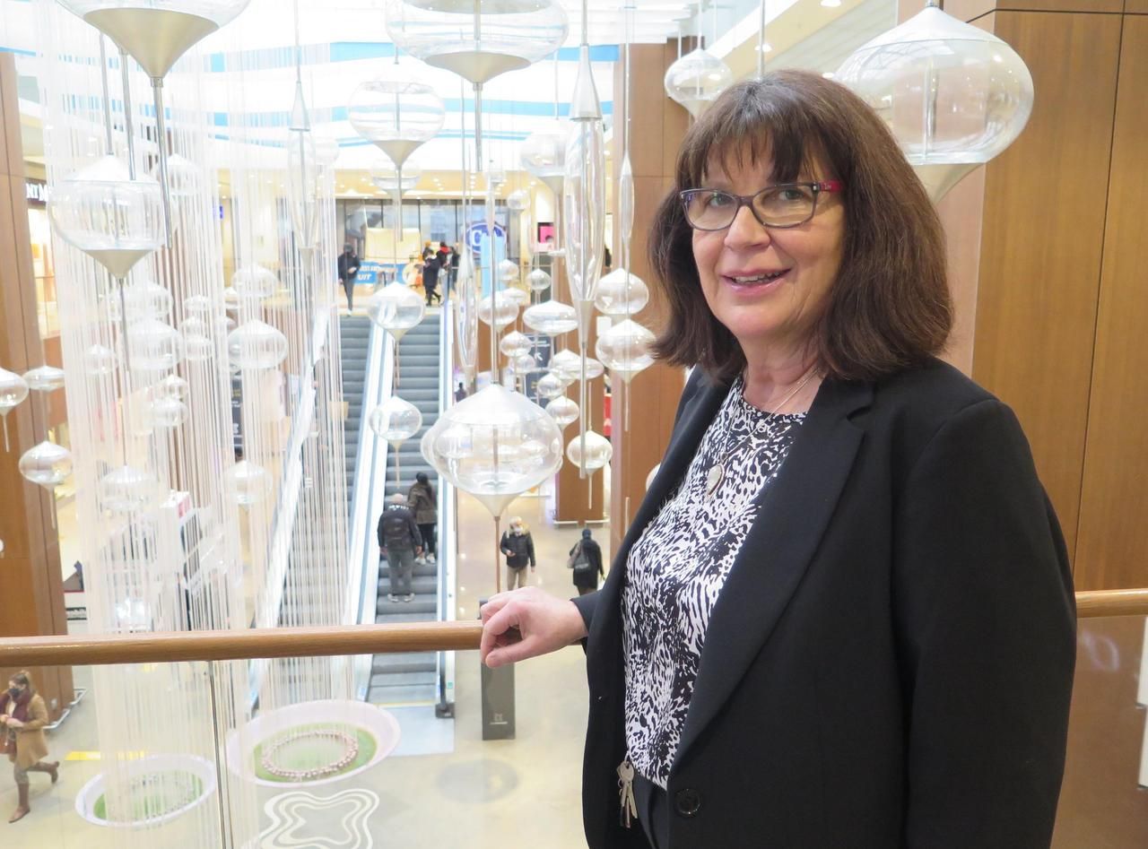 <b></b> Michèle Dziwenko a travaillé au centre commercial des 3 Fontaines durant 42 ans. Cette responsable clientèle prend sa retraite, au moment où le site est en pleine transformation.