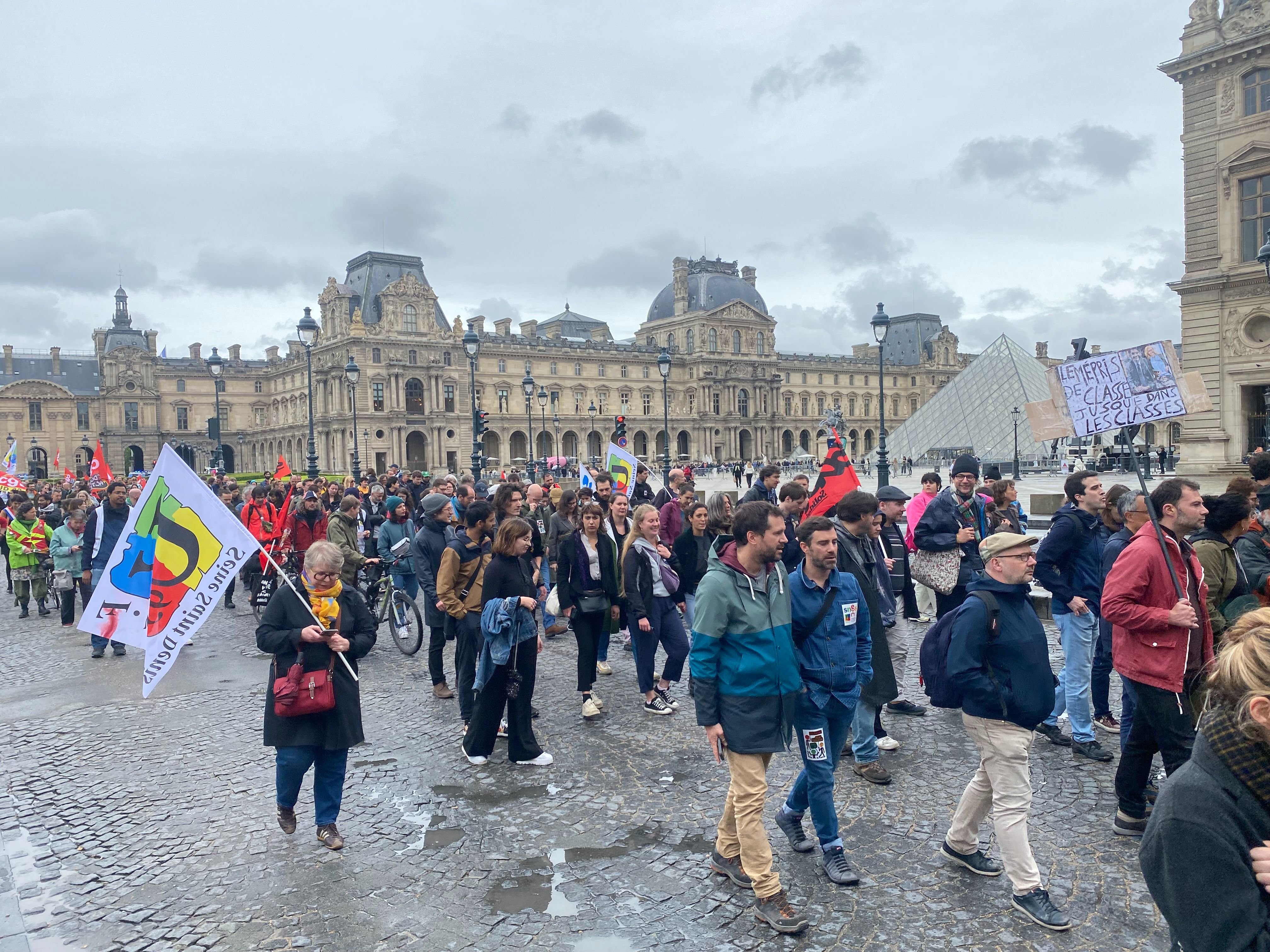 Paris, ce mardi. Plusieurs centaines d'enseignants ont une nouvelle fois manifesté pour obtenir de la part du gouvernement un « plan d'urgence » pour l'éducation en Seine-Saint-Denis. LP/H.H.