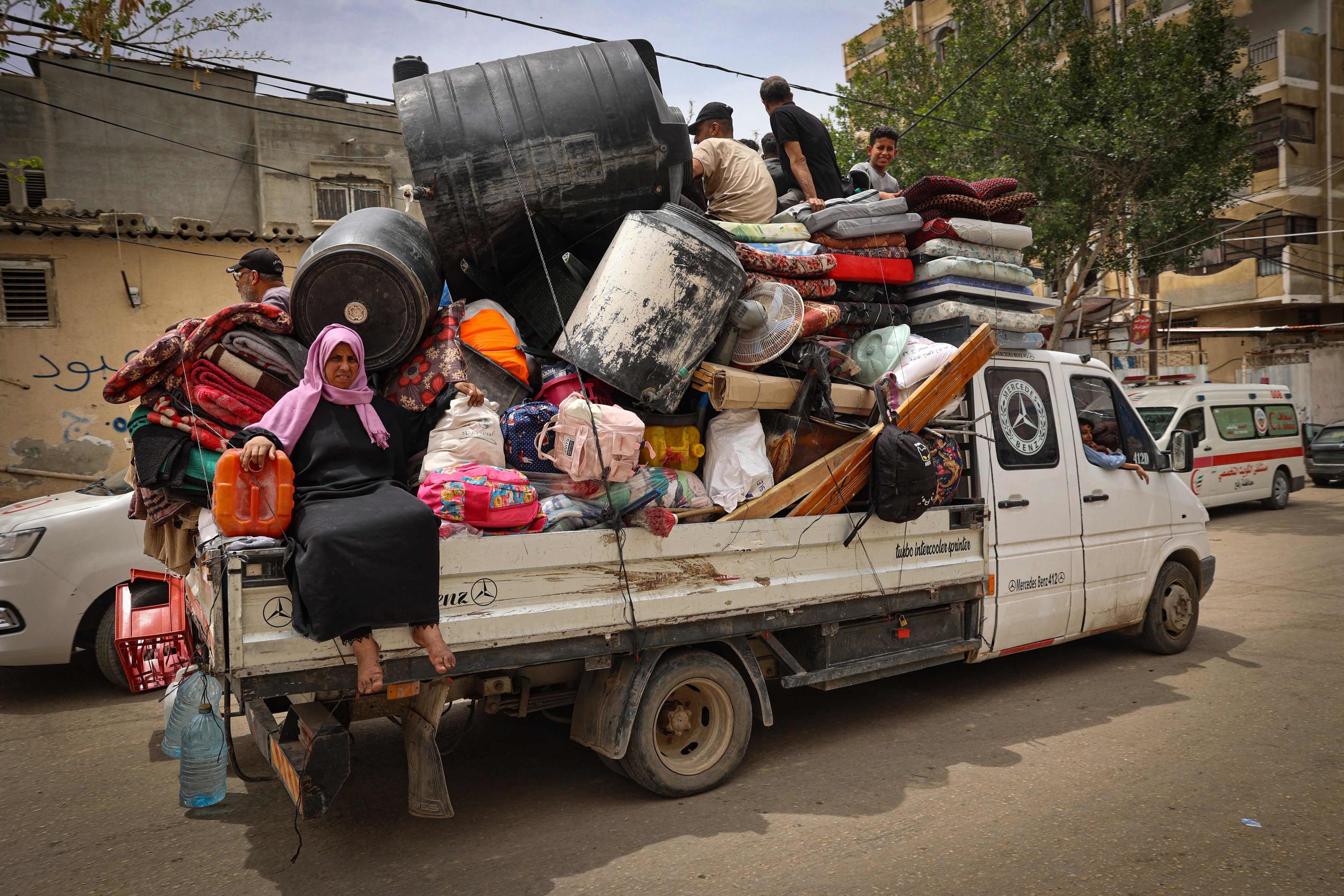 Les civils réfugiés à Rafah, dans le sud de la bande de Gaza, doivent à nouveau se déplacer. (Photo by AFP)