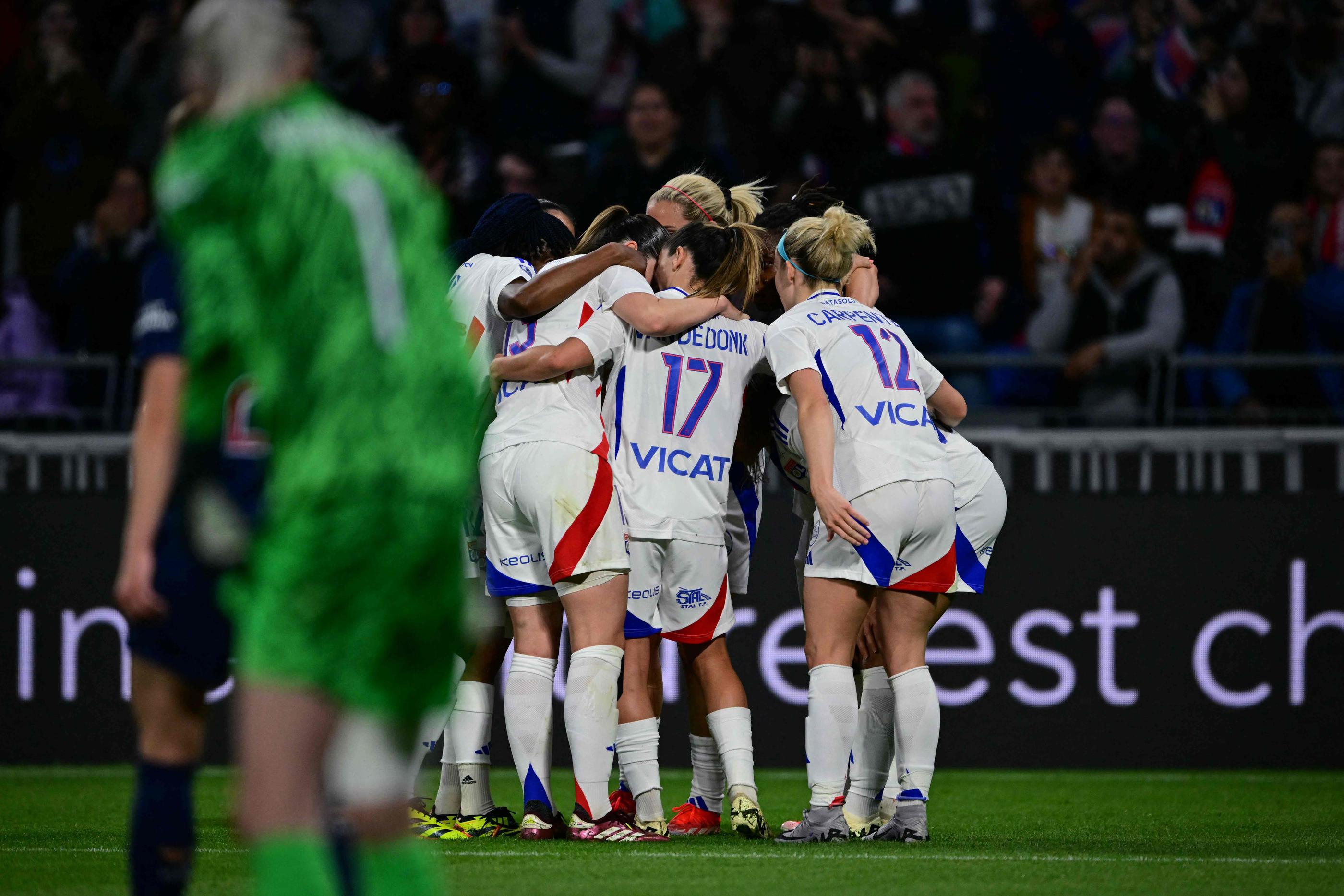 Les Lyonnaises remportent ce vendredi soir leur 17e titre de championnes de France en remportant la finale de la D1 face au PSG (2-1). (Photo by OLIVIER CHASSIGNOLE / AFP)