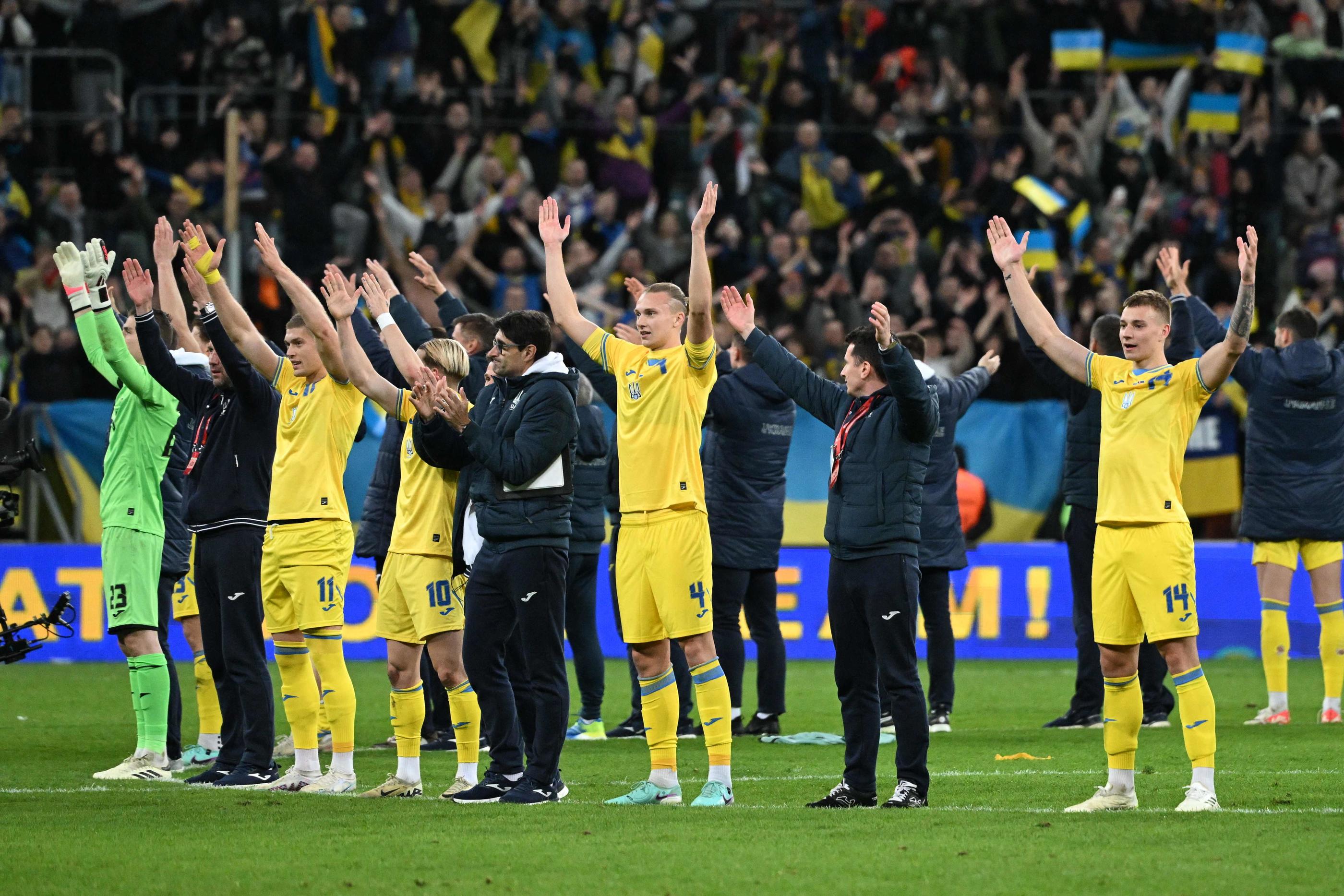 Le président Volodymyr Zelensky a salué la qualification des Ukrainiens pour la phase finale de l'Euro 2024. AFP/Sergei GAPON