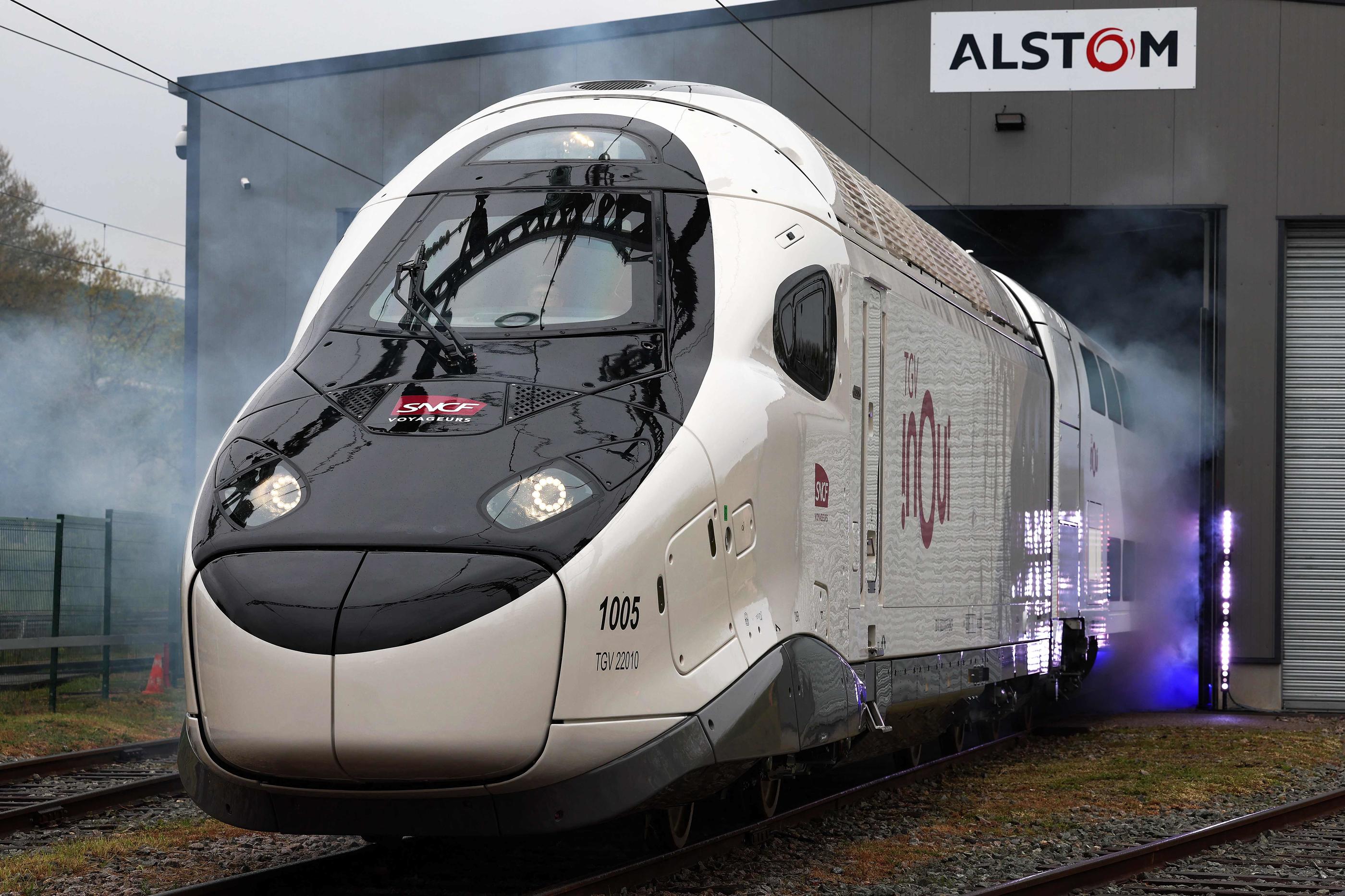 La cinquième génération de TGV, présentée ce lundi à Belfort, offrira davantage de places, 740 au maximum contre 630 aujourd’hui, soit une « surface à bord augmentée de 20 % ».  AFP/FREDERICK FLORIN