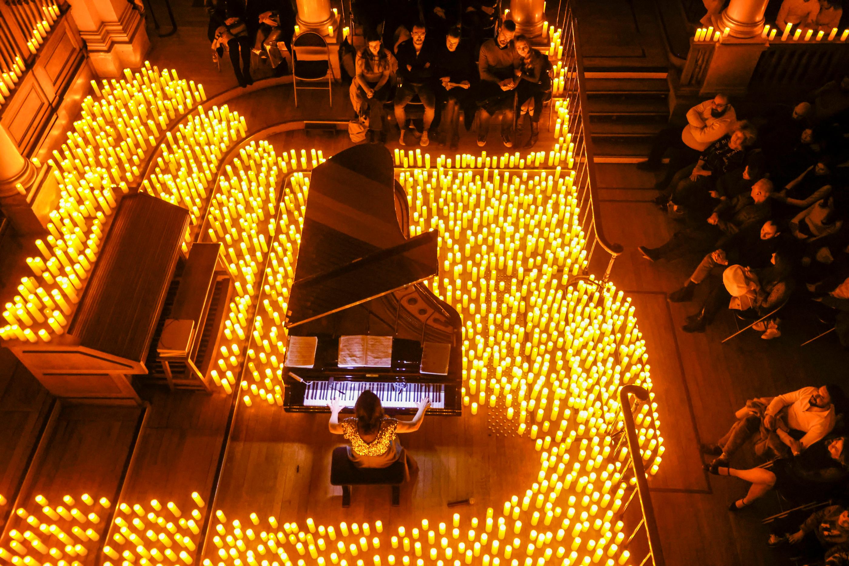 Paris (VII), le 15 décembre 2023. La pianiste Laurence Oldak a interprété un programme de Chopin lors d'un concert à la bougie, à l'Institut national des jeunes aveugles. LP/Olivier Corsan