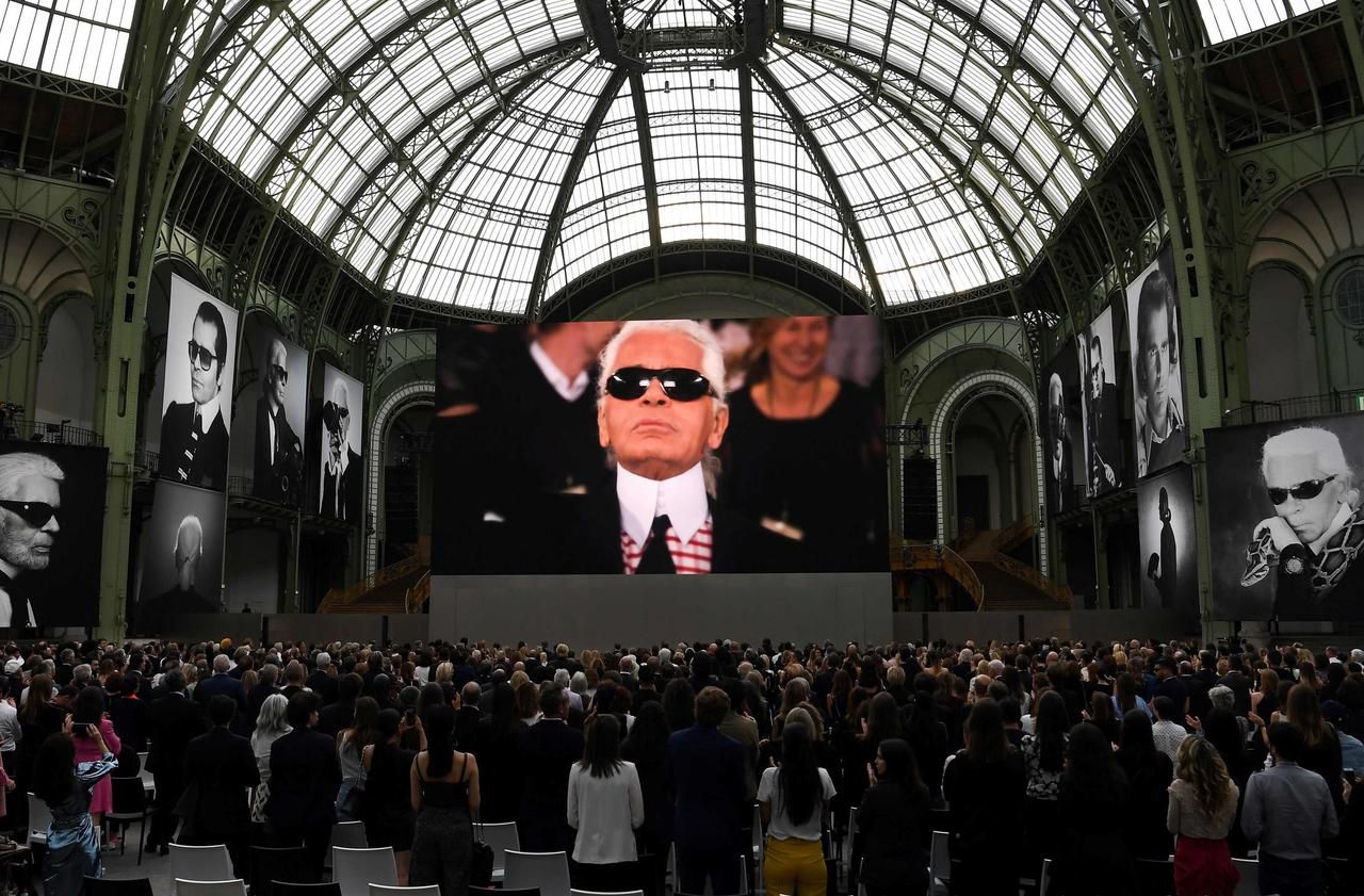 <b></b> Paris, jeudi 20 juin. De nombreux invités ont assisté à un hommage, rendu par les maisons Chanel, Fendi et Lagerfeld au couturier décédé en février. 