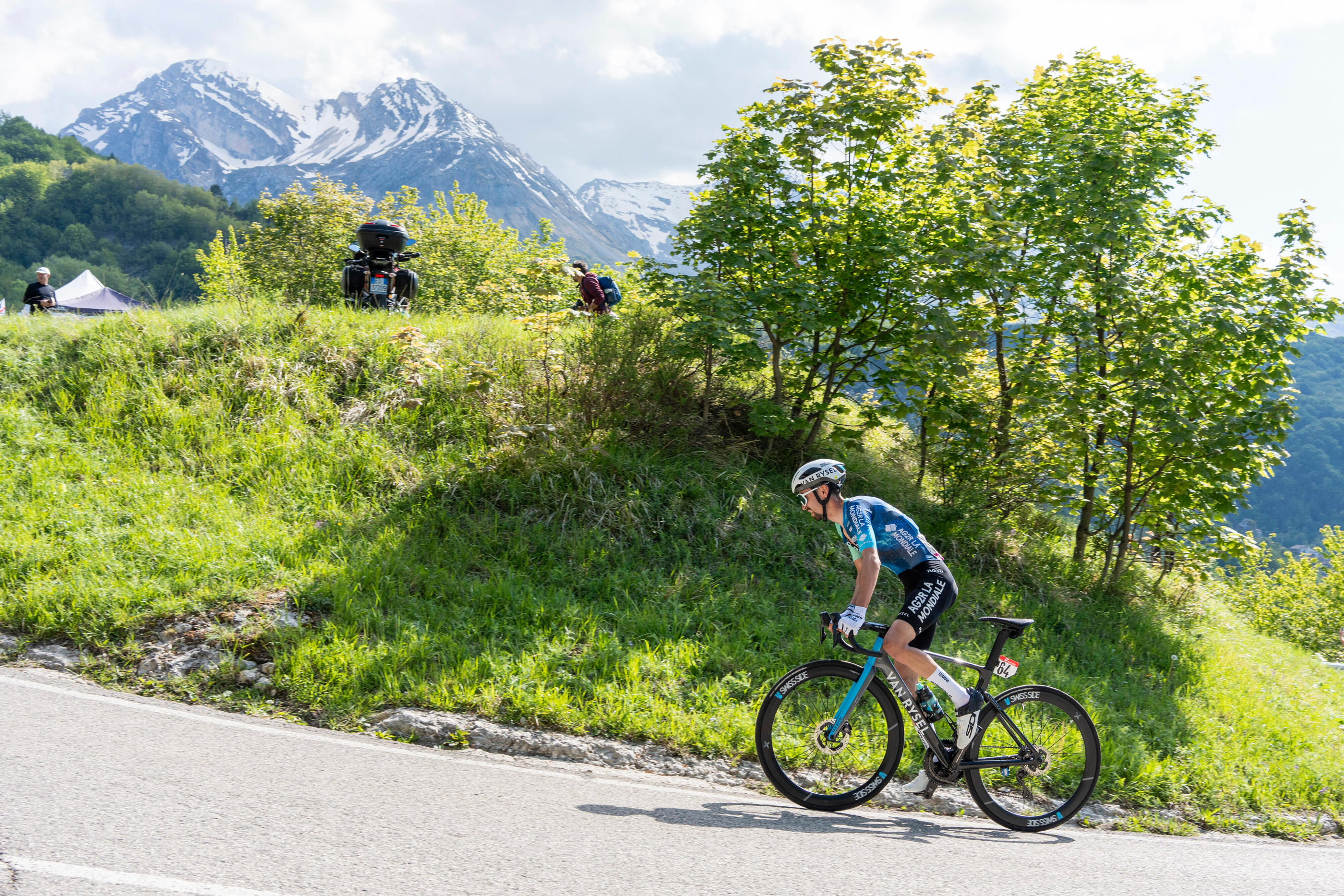 Valentin Paret-Peintre a remporté la première victoire de sa carrière sur un grand tour, ce mardi sur le Giro. Icon Sport/Stefano Costantino