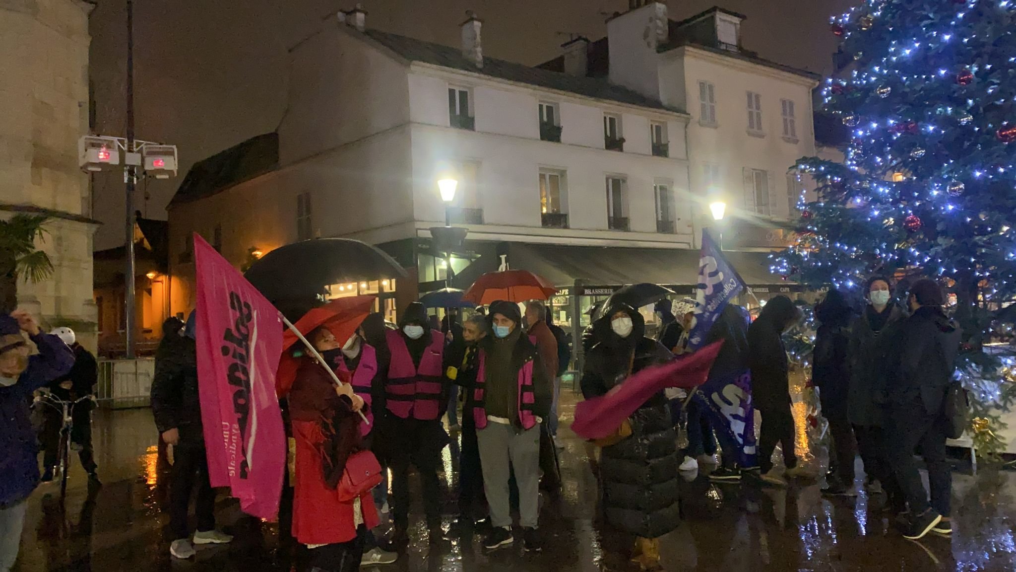 Aubervilliers (Seine-Saint-Denis), ce lundi. A l'appel du syndicat Sud, un rassemblement s'est déroulé devant le siège de l'OPH puis devant la mairie, afin de dénoncer un climat décrit comme délétère au sein de l'office HLM. DR