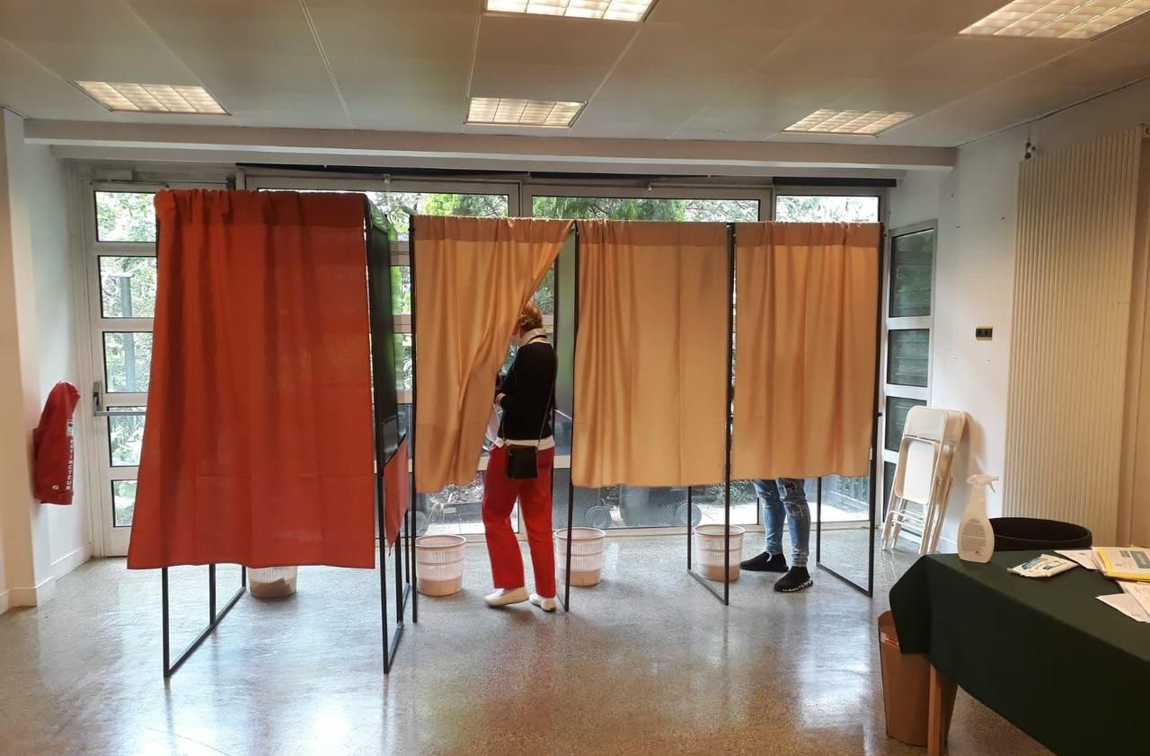 <b></b> Levallois, ce dimanche après-midi. Levallois-Perret est l’une des 14 communes où l’on vote pour le second tour des municipales.