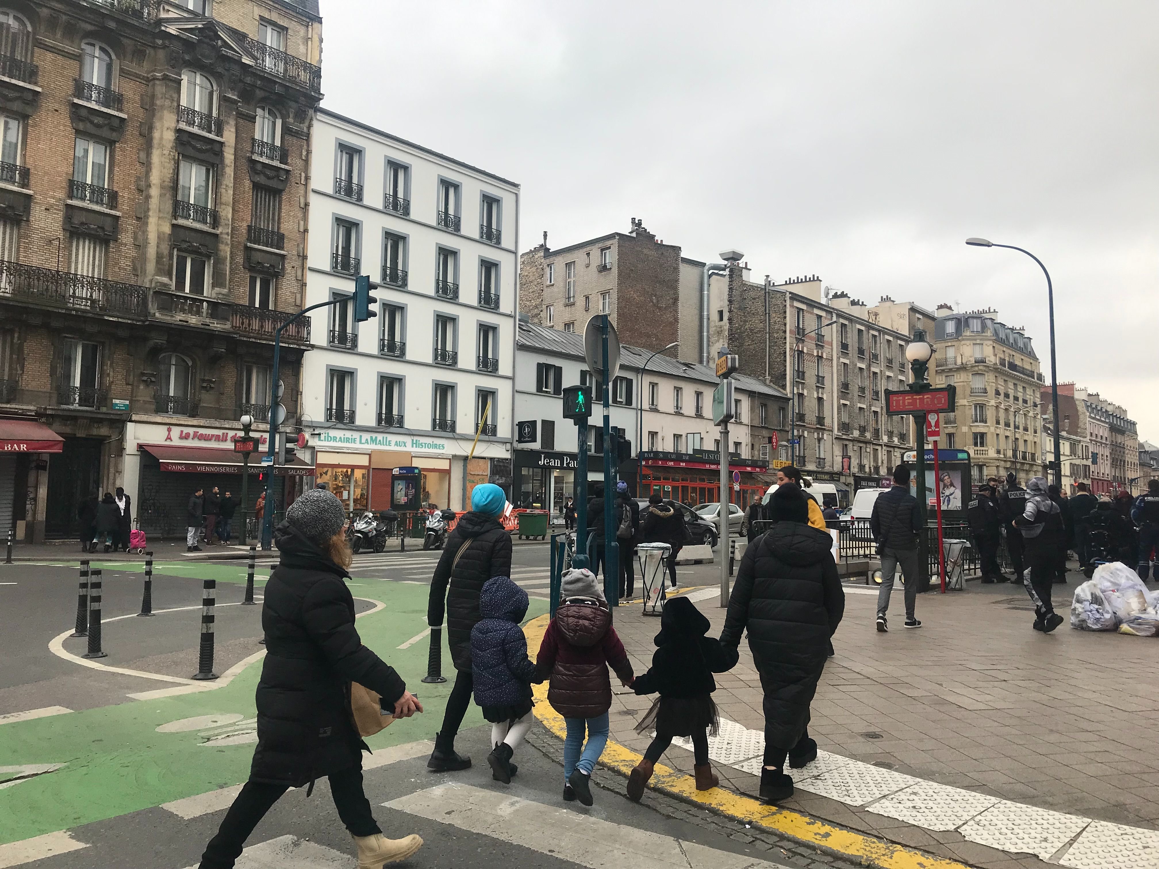Pantin : gns par les vendeurs de cigarettes  la sauvette, des  commerants en colre baissent le rideau - Le Parisien