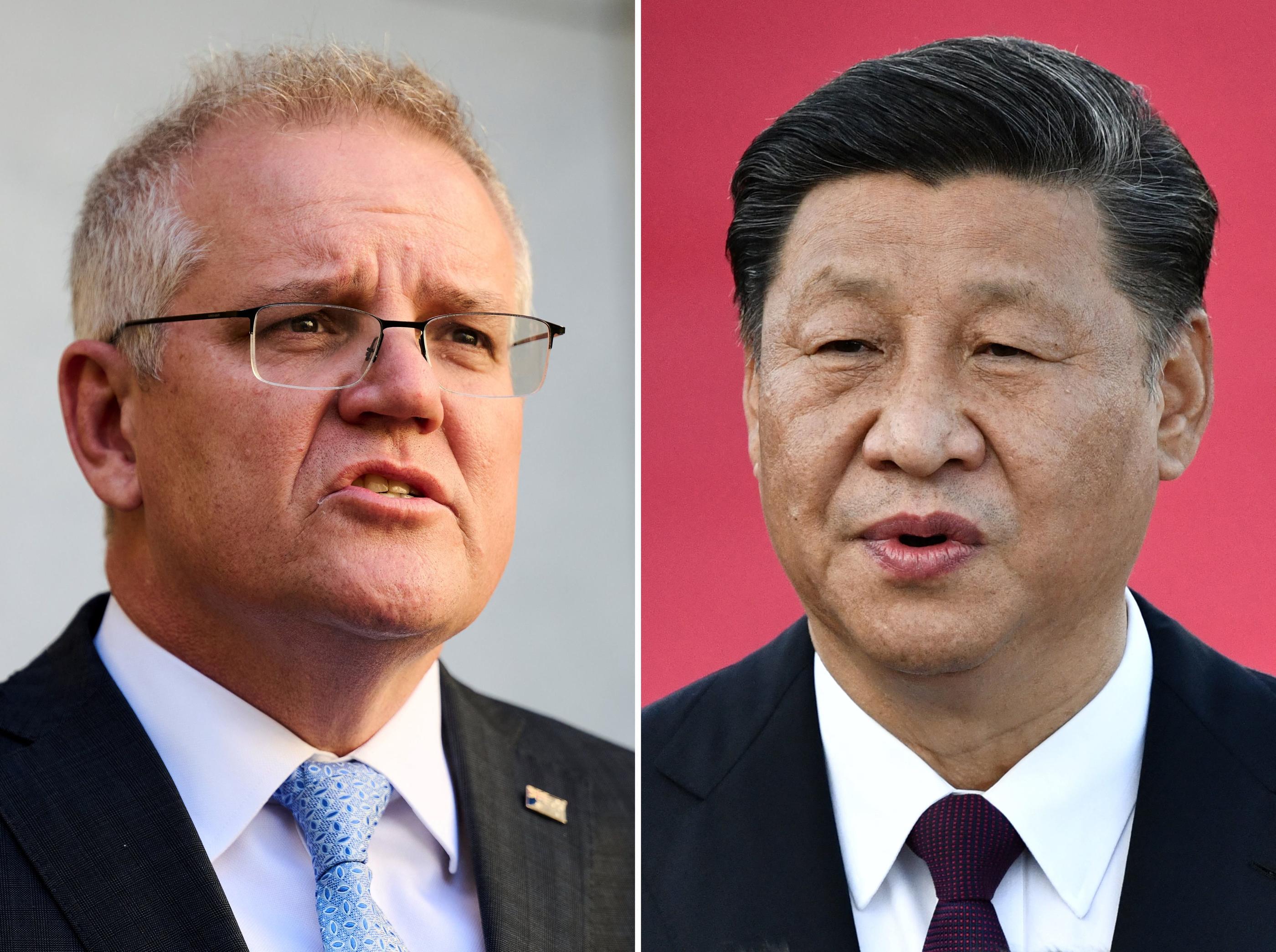 Le 16 septembre 2021, le Premier ministre australien Scott Morrison (à gauche) a lancé une  « invitation ouverte » à des entretiens avec le président chinois Xi Jinping (à droite), après avoir annoncé une série d'achats militaires technologiques stimulés par la force croissante de Pékin. AFP
