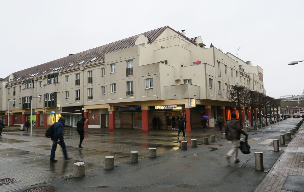 <b></b> Moissy-Cramayel. Les bailleurs sociaux ont repeint les piliers rue de la Liberté dans le cadre des actions qu’ils s’engagent à mener en échange d’un abattement d’impôts. 