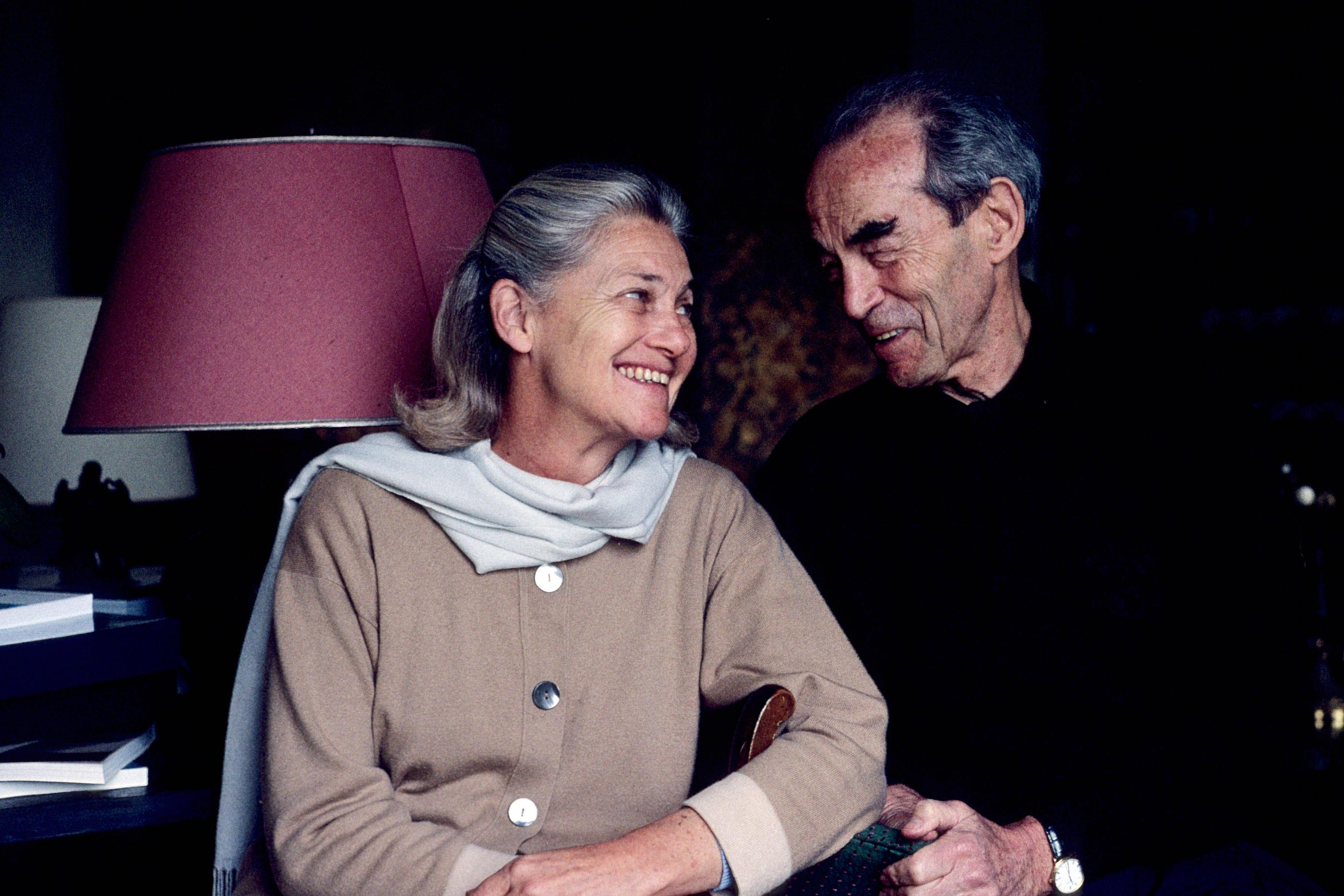 La philosophe Élisabeth Badinter et son époux (ici en 2005) s'étaient mariés en 1966. Hélène Bamberger/opale.photo