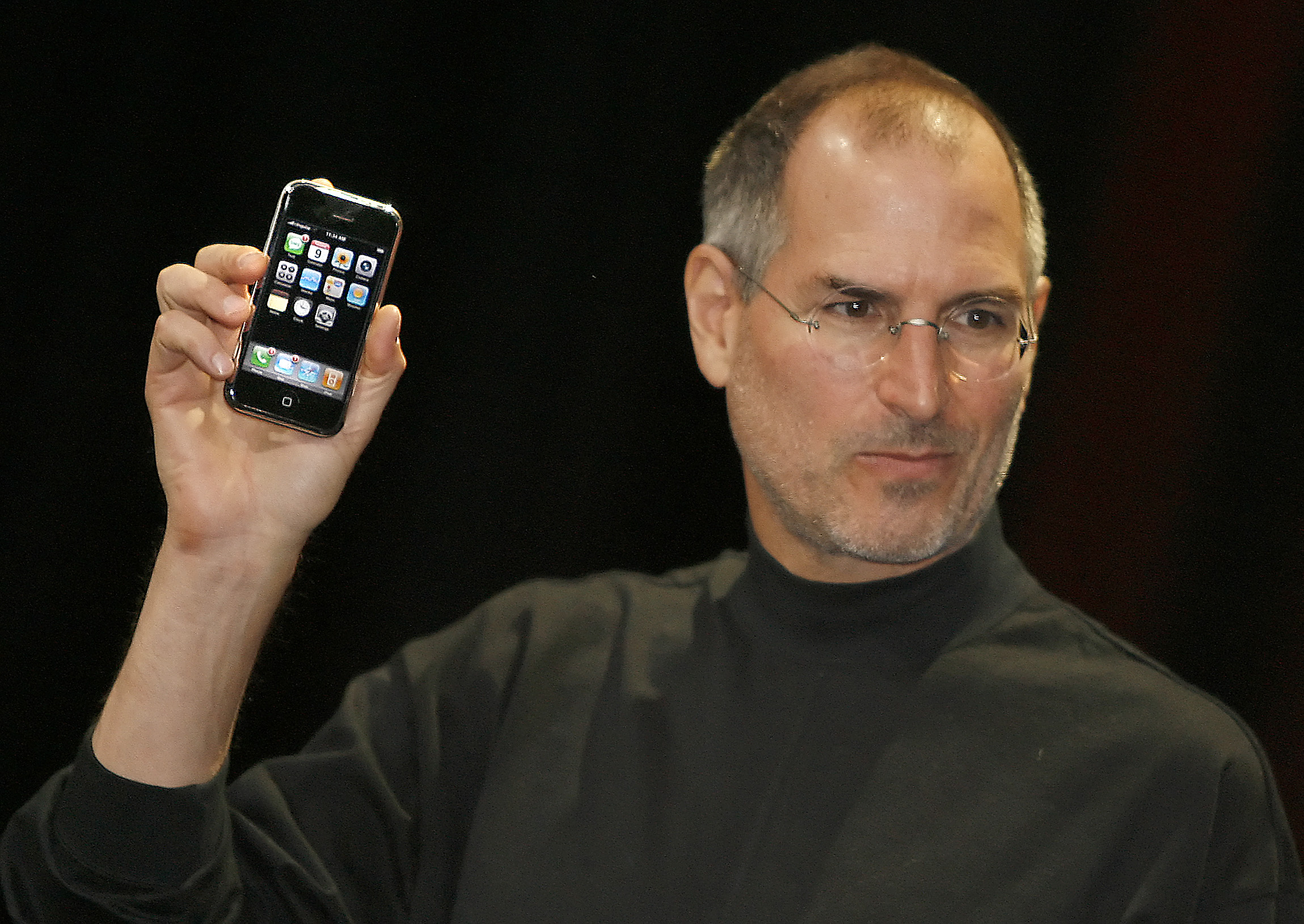 L'ex-PDG d'Apple, Steve Jobs, avait présenté le 9 janvier 2007 à San Francisco le tout premier iPhone, avant sa commercialisation en juin. AFP/Tony Avelar