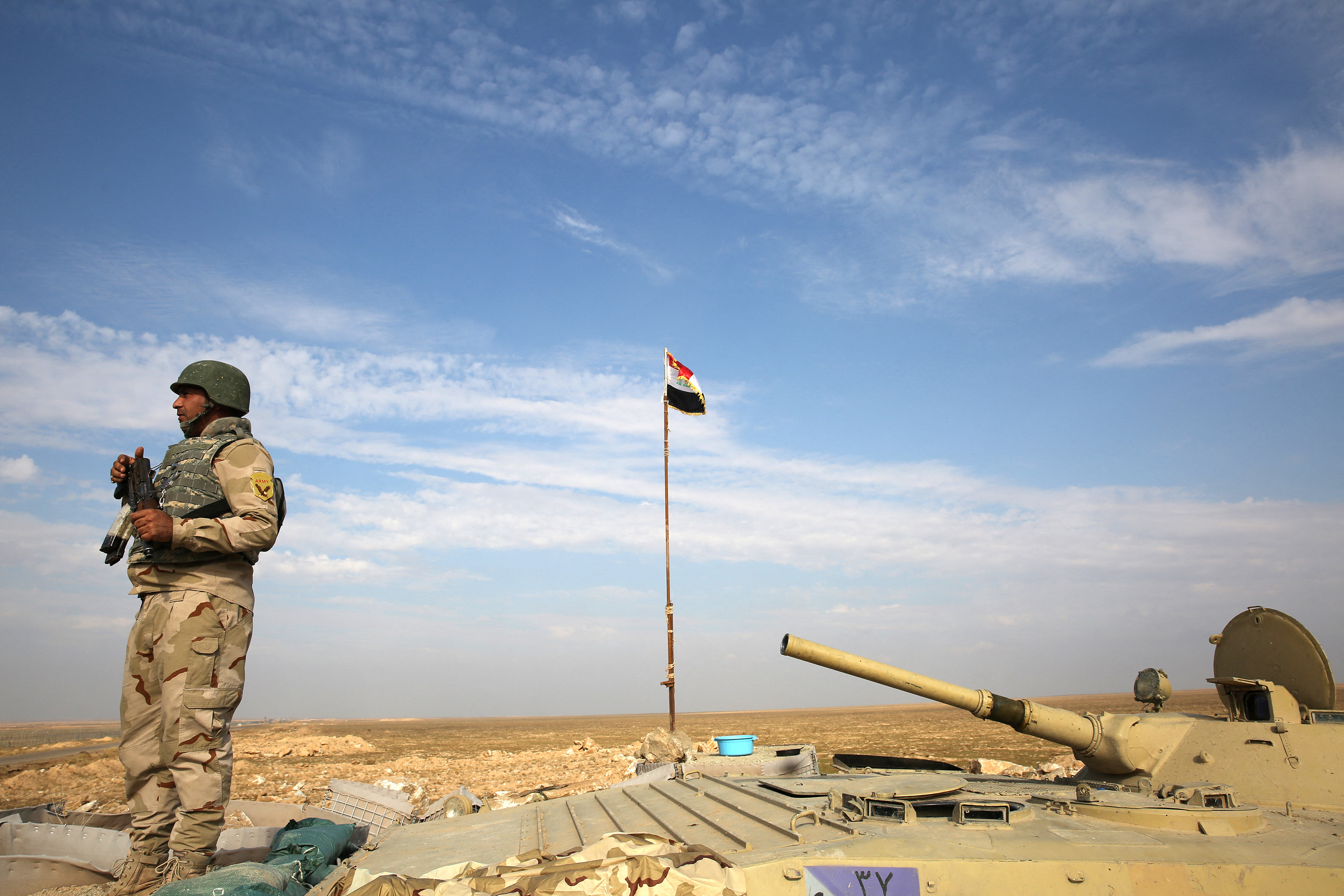 Des soldats irakiens ont été blessés dans le bombardement d'une base, dans la région de Babylone (centre de l'Irak). (Illustration)AFP/AHMAD AL-RUBAYE