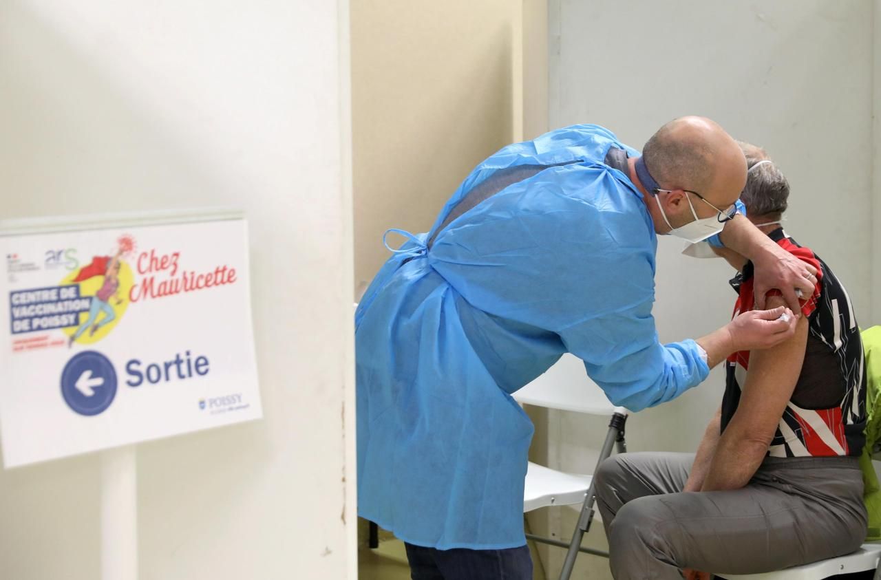 <b></b> Poissy (Yvelines), le 7 janvier 2021. Le centre de vaccination «Chez Mauricette» (du nom de la première personne vaccinée contre le Covid-19 en France) a été inauguré en début de mois.