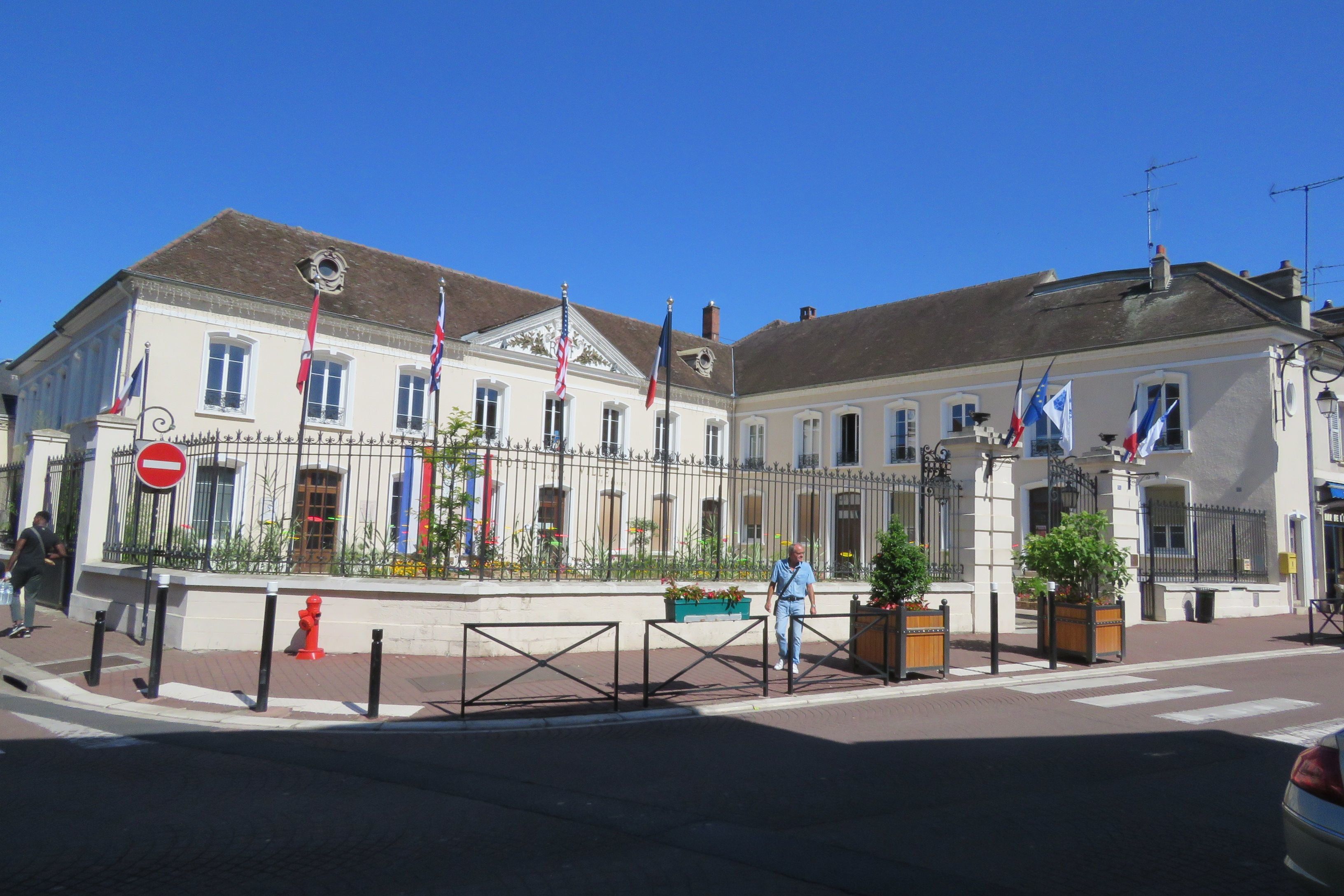 Montereau-Fault-Yonne. Ancien agent et élu municipal, Damien Buzzi, 50 ans vient d'être condamné en appel pour détournement de biens publics. Il a occupé pendant 17 ans la fonction de directeur du service des sports et, pendant trois ans, celle de directeur des affaires culturelles. LP/S.D.