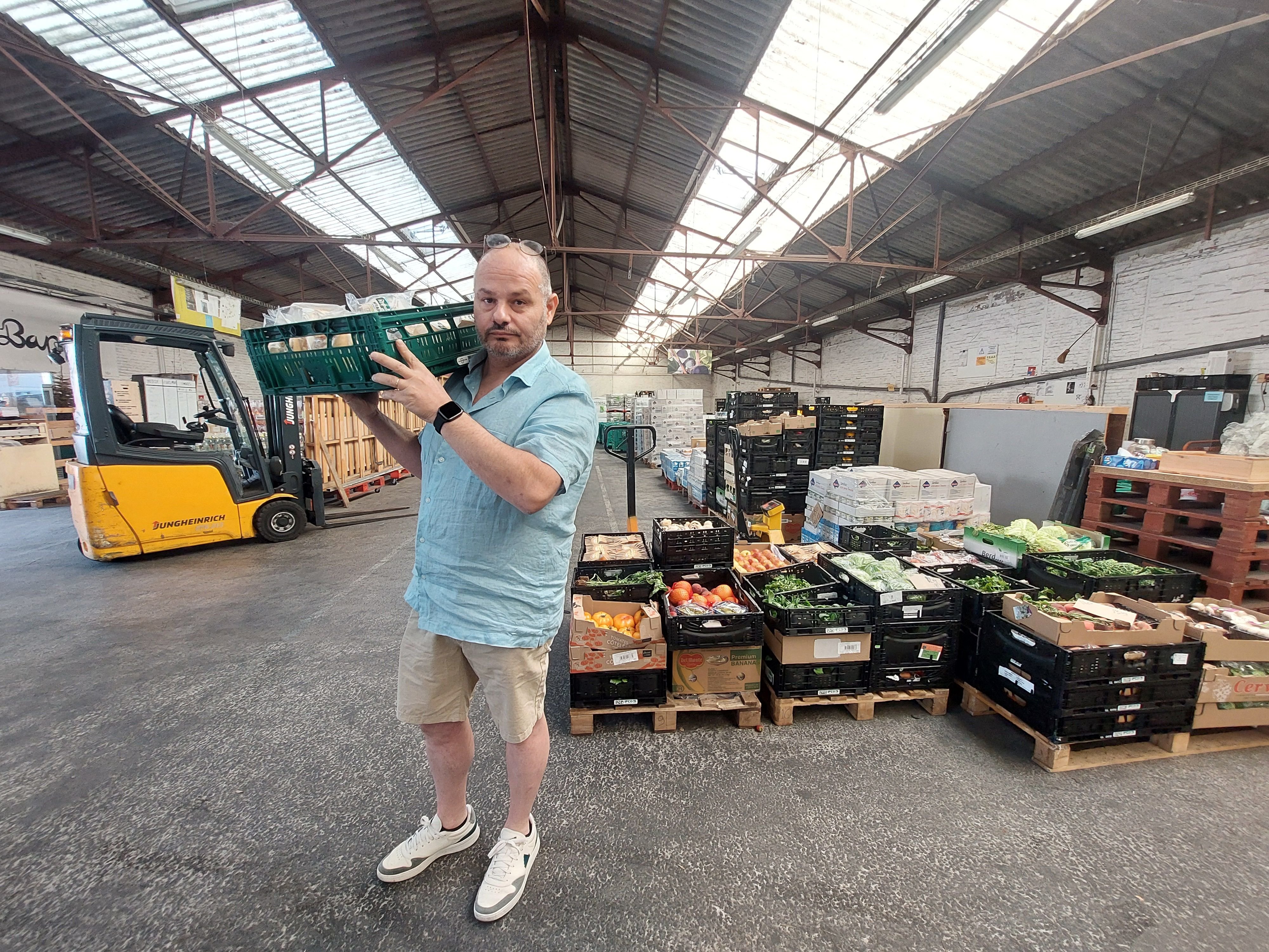 Gennevilliers (Hauts-de-Seine), le 9 août. Nicolas Dubois, responsable de l'entrepôt de la banque alimentaire de Paris-Île-de-France (Bapif), qui récupère une partie des denrées non consommées sur les sites olympiques. LP/Olivier Bureau