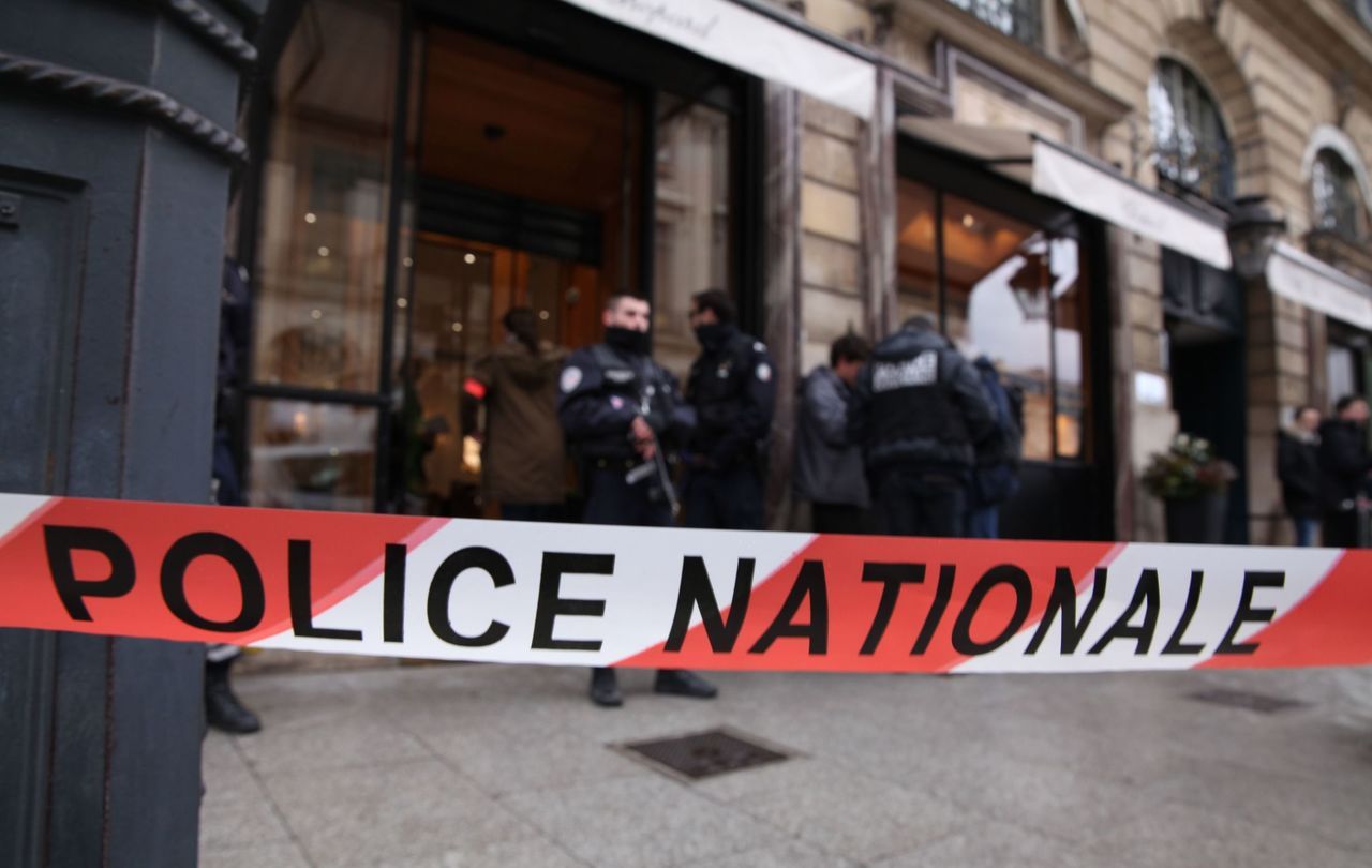 <b>Illustration.</b> Quatre hommes encagoulés et armés de pistolets avaient braqué la bijouterie du centre commercial Carrefour Market 