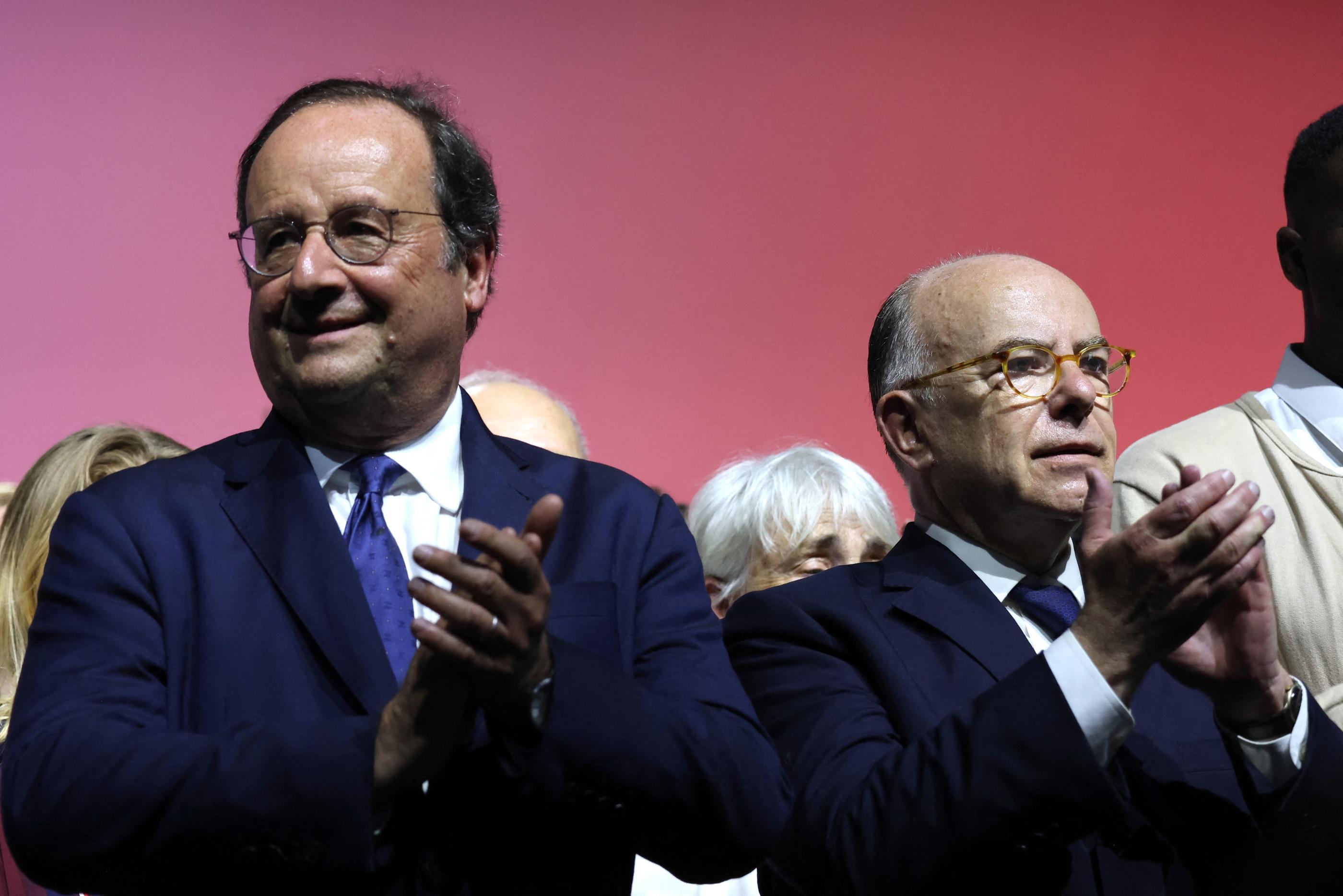 Créteil (Val-de-Marne), samedi 10 juin. L'ancien Premier ministre de François Hollande, Bernard Cazeneuve, a réuni la gauche anti-Nupes, se posant en héraut d’une « gauche audacieuse pour construire le futur, sans décibel mais avec des solutions ». AFP/Behrouz Mehri