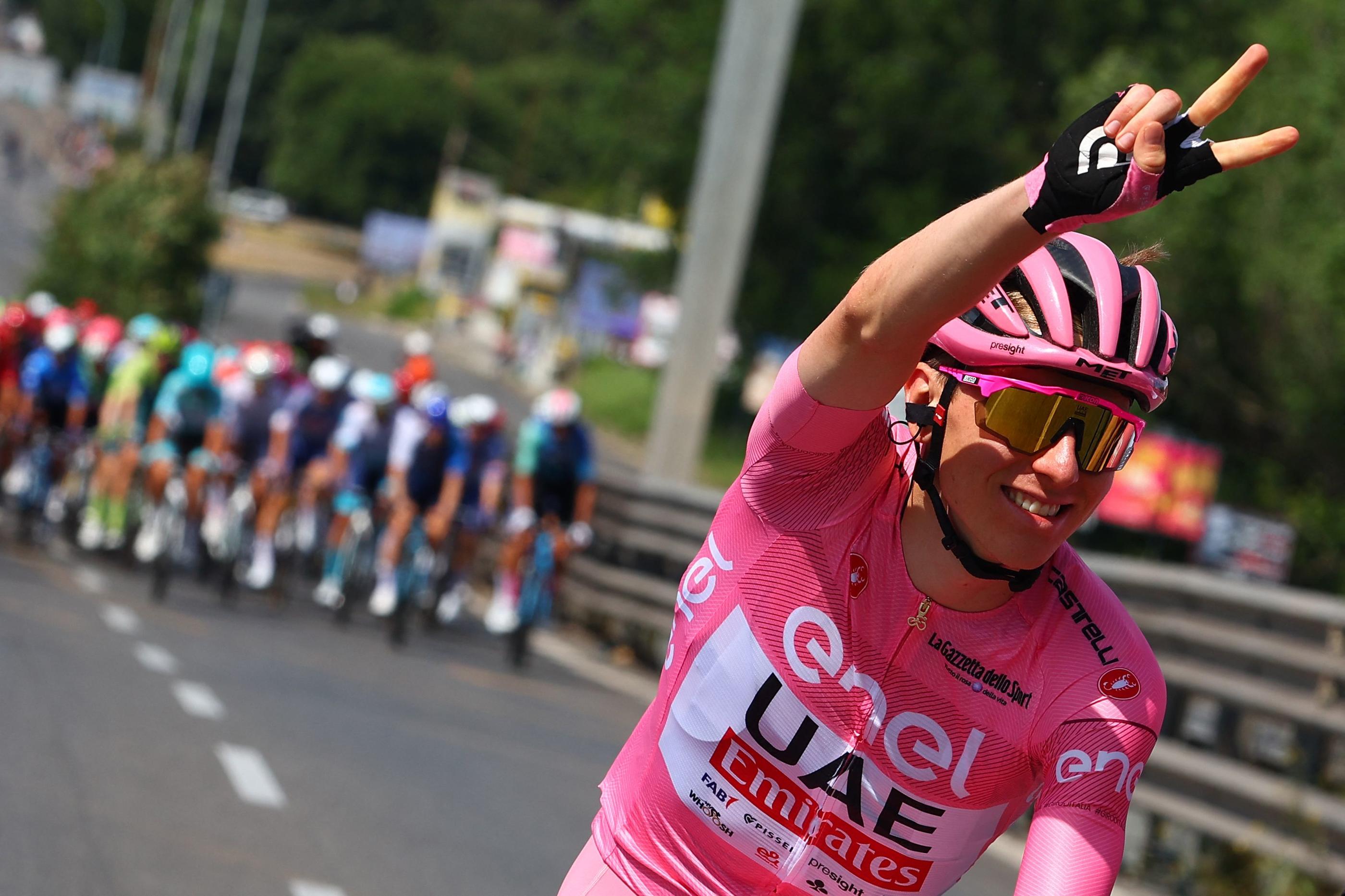 Pogacar, qui a célébré dimanche sa victoire lors de la grande arrivée du Giro à Rome, a déjà les yeux rivés sur le doublé légendaire. AFP/Luca Bettini