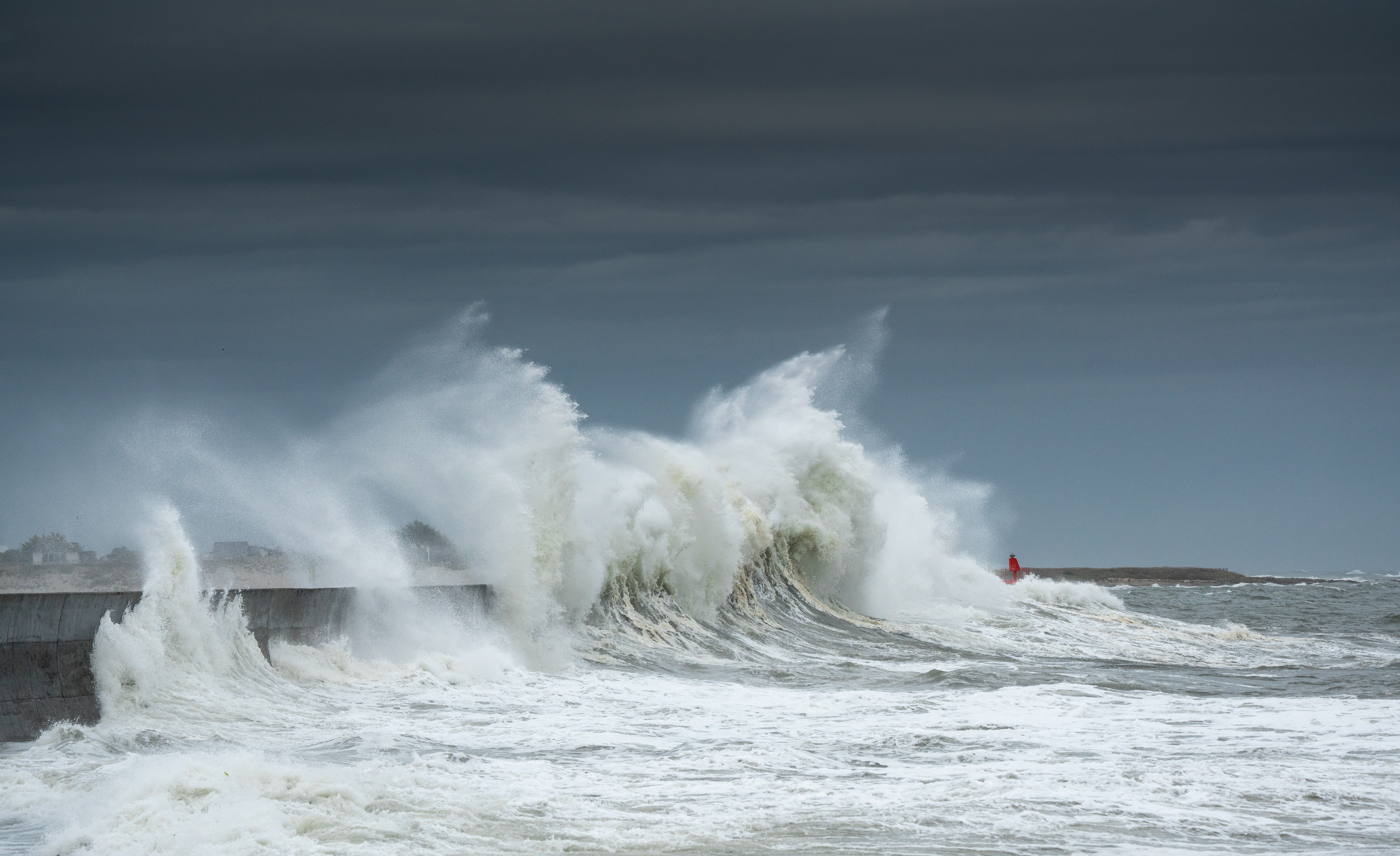 La tempête Callum a frappé la cote ouest de la France, comme à Lesconil dans le Finistère, en octobre 2018. Istock/Mathieu Rivrin