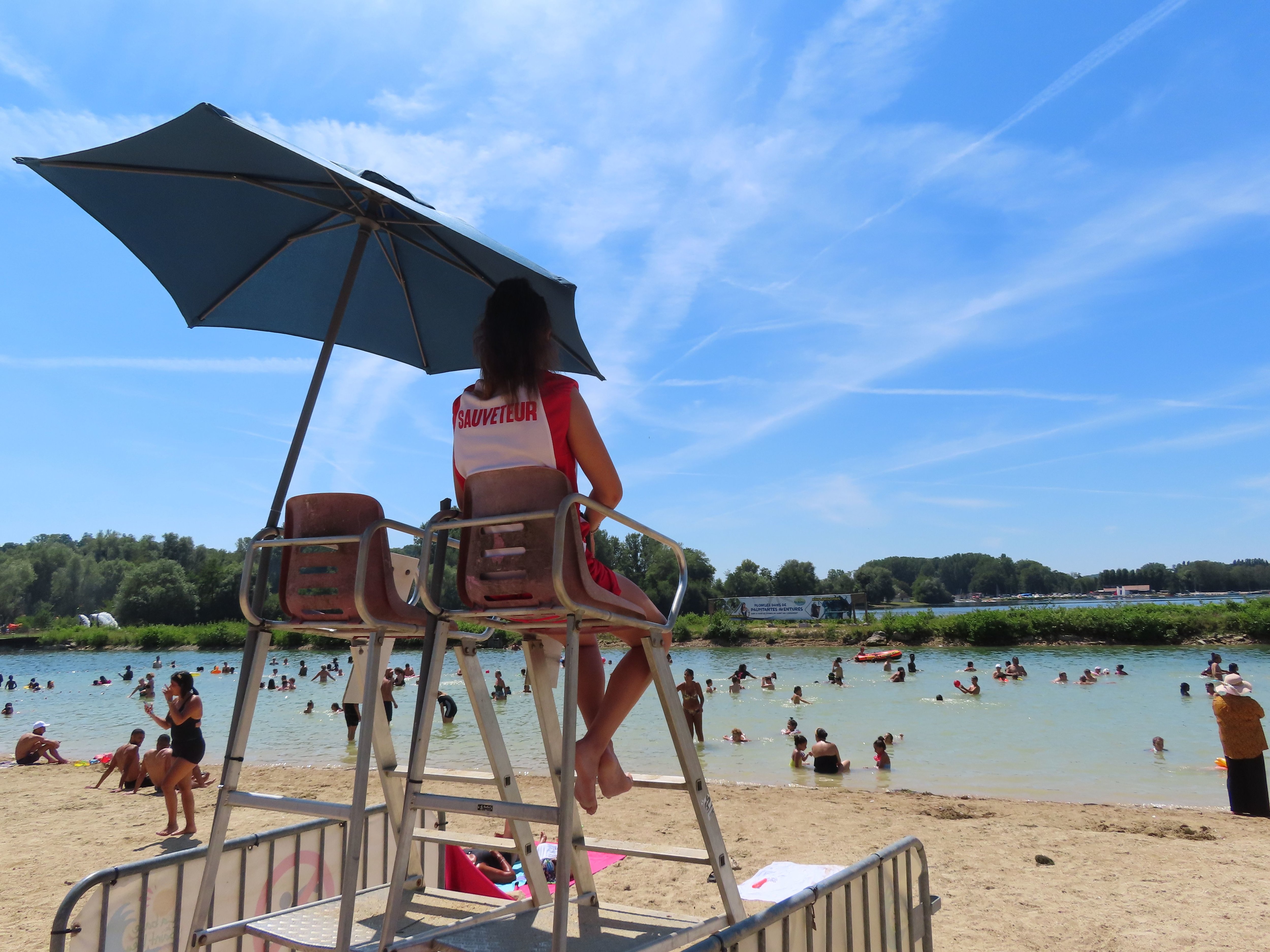 Une nouvelle activité aquatique fera son apparition à la base nautique de Saint-Leu à la mi-juin : l'Aquaslide park. LP/Hervé Sénamaud