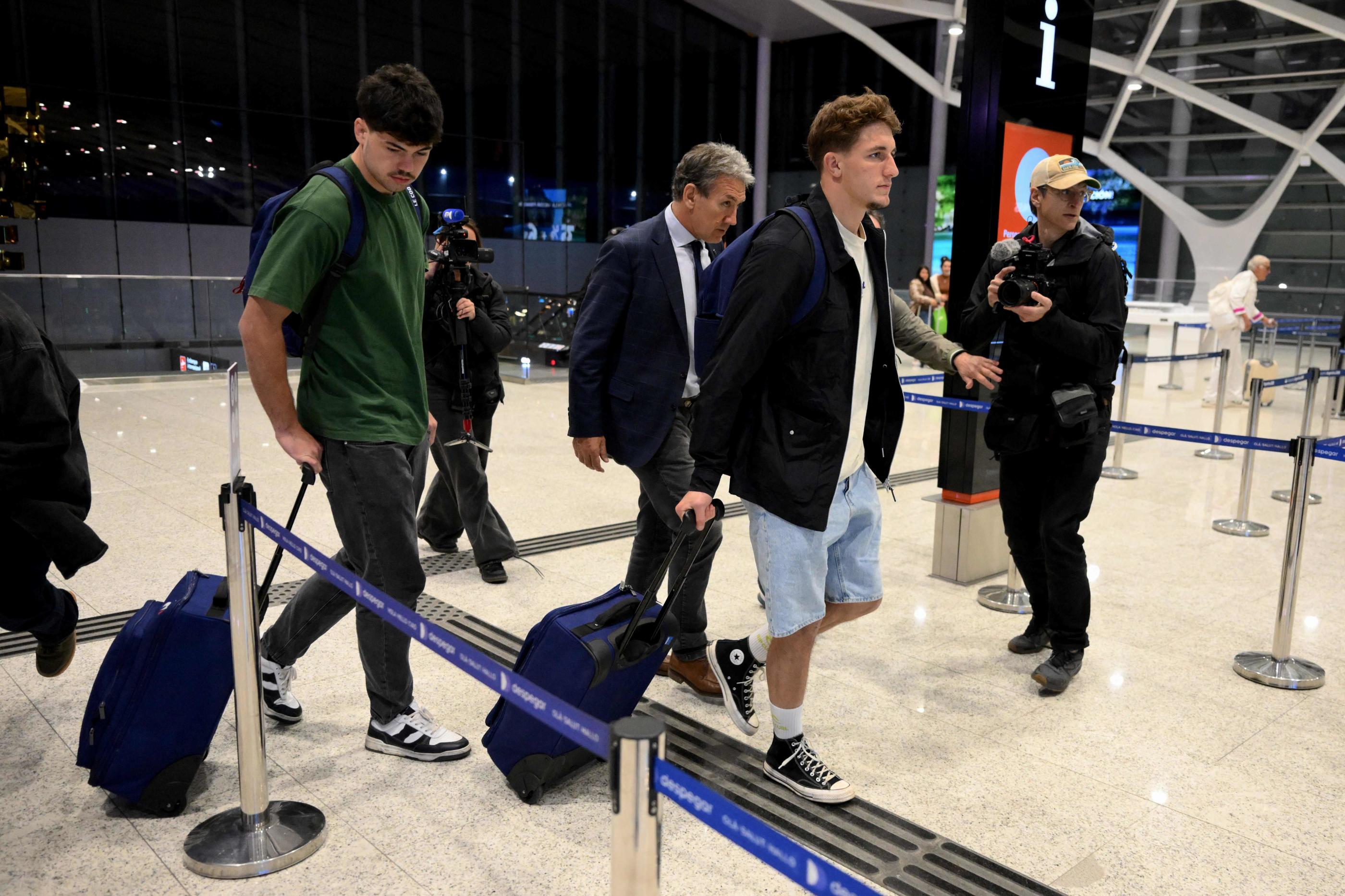 Hugo Auradou et Oscar Jegou ont embarqué dans un avion de la compagnie Air France qui a décollé à 23h50 en direction de l’aéroport de Paris - Charles-de-Gaulle. AFP/Luis ROBAYO