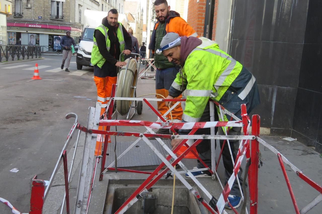 <b></b> Aubervilliers, le 18 février 2019. Les réparations ont été menées dans le centre-ville après un vol de câble ayant entraîné une coupure chez des milliers de clients d’Orange, SFR ou encore Free.