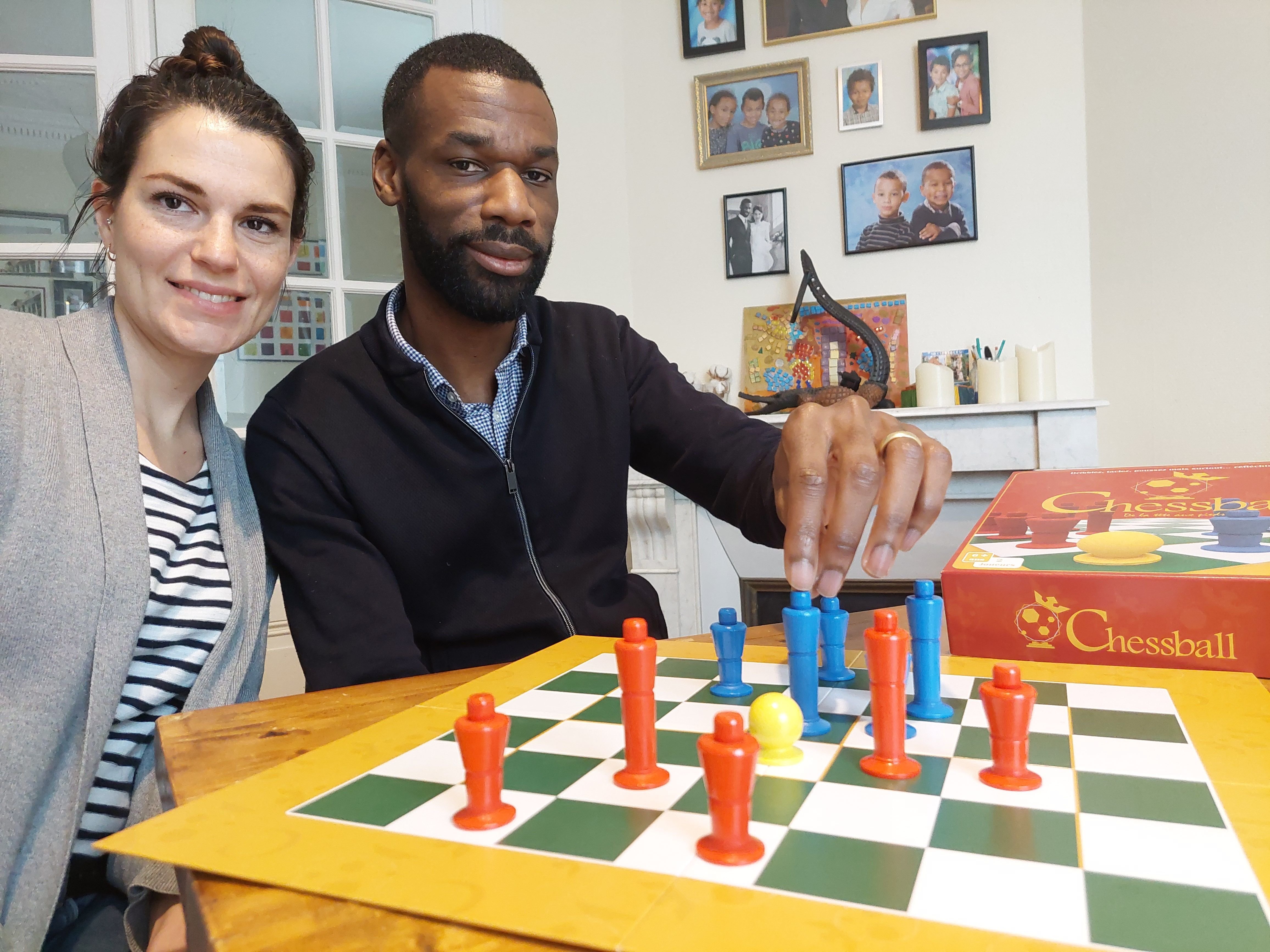 Colombes, le 8 décembre. Aurélie et Toll Dibaya ont créé le Chessball, un jeu de société s'inspirant des échecs et du foot. LP/Olivier Bureau