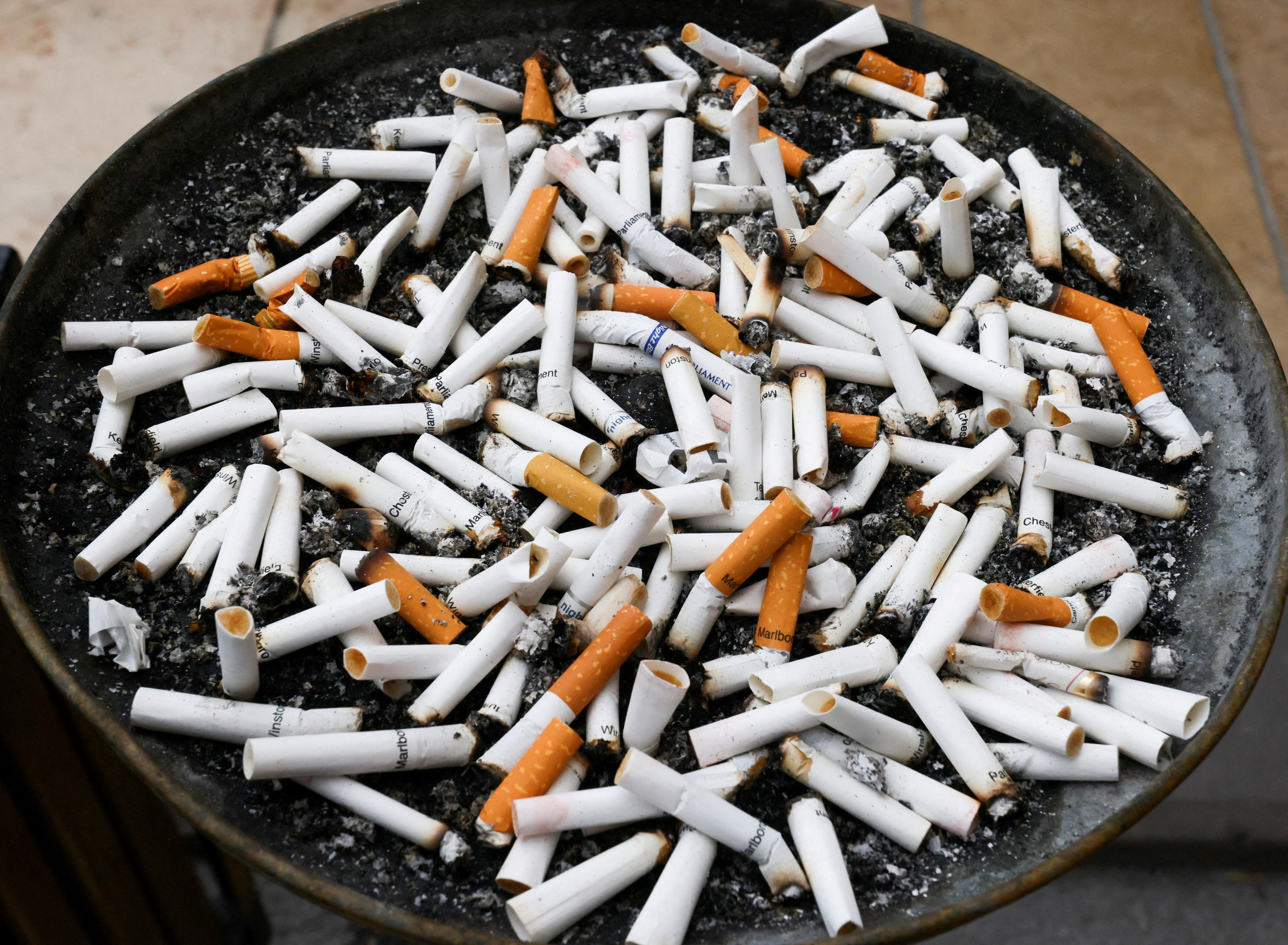 La Nouvelle-Zélande ambitionnait jusqu'ici de devenir le premier pays sans tabac. (Illustration) REUTERS/Yves Herman/File Photo