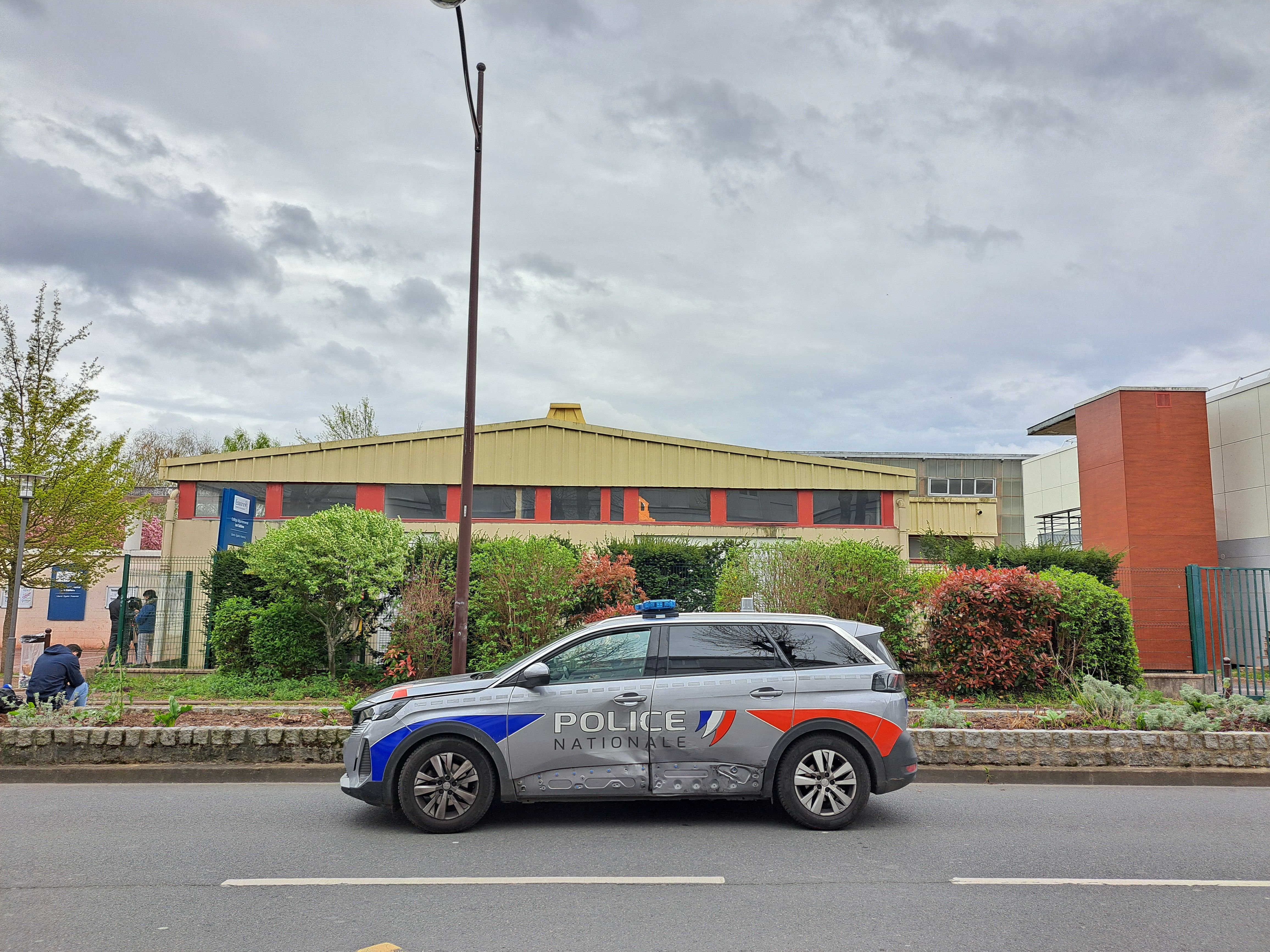 Une voiture de police à Viry-Chatillon (Essonne), le 5 avril 2024. LP/Thomas Diquattro