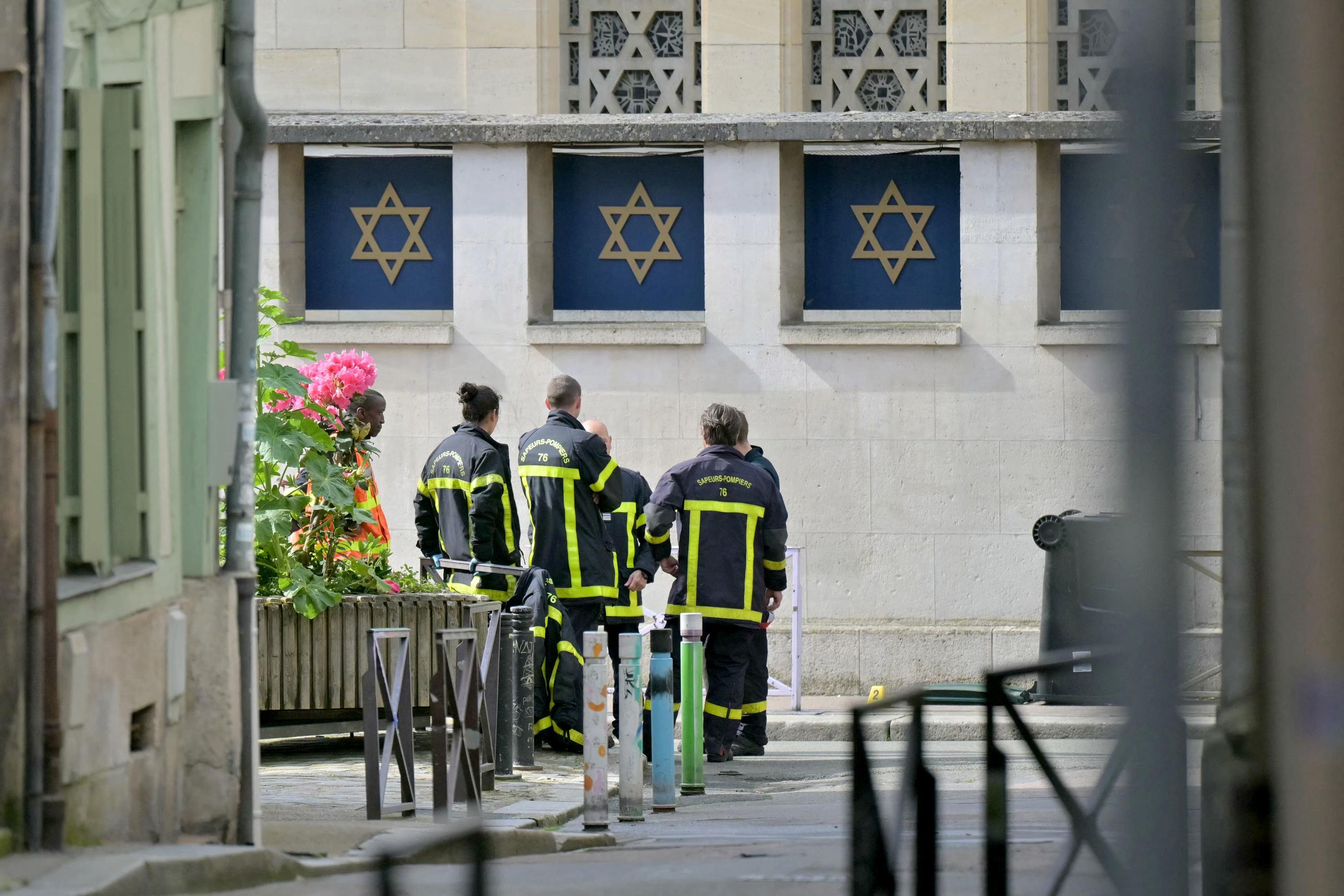 L’incendie a causé « des dégâts significatifs » à l’intérieur de la synagogue selon le maire de Rouen. AFP/LOU BENOIST