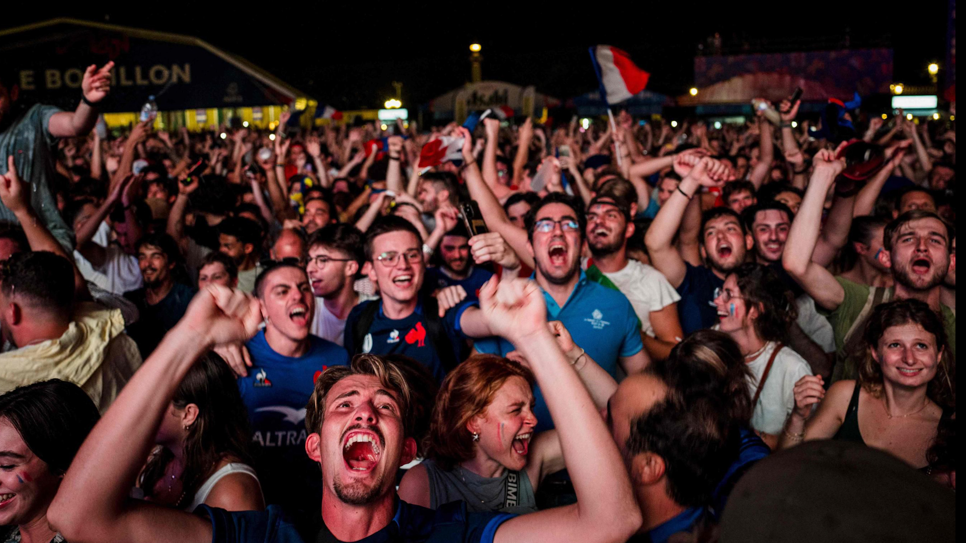 Paris (VIIIe), 8 septembre 2023. Des milliers de supporters se sont retrouvés au village rugby, place de la Concorde, à Paris, pour suivre le match d'ouverture de la coupe du Monde de rugby entre la France et la Nouvelle-Zélande.