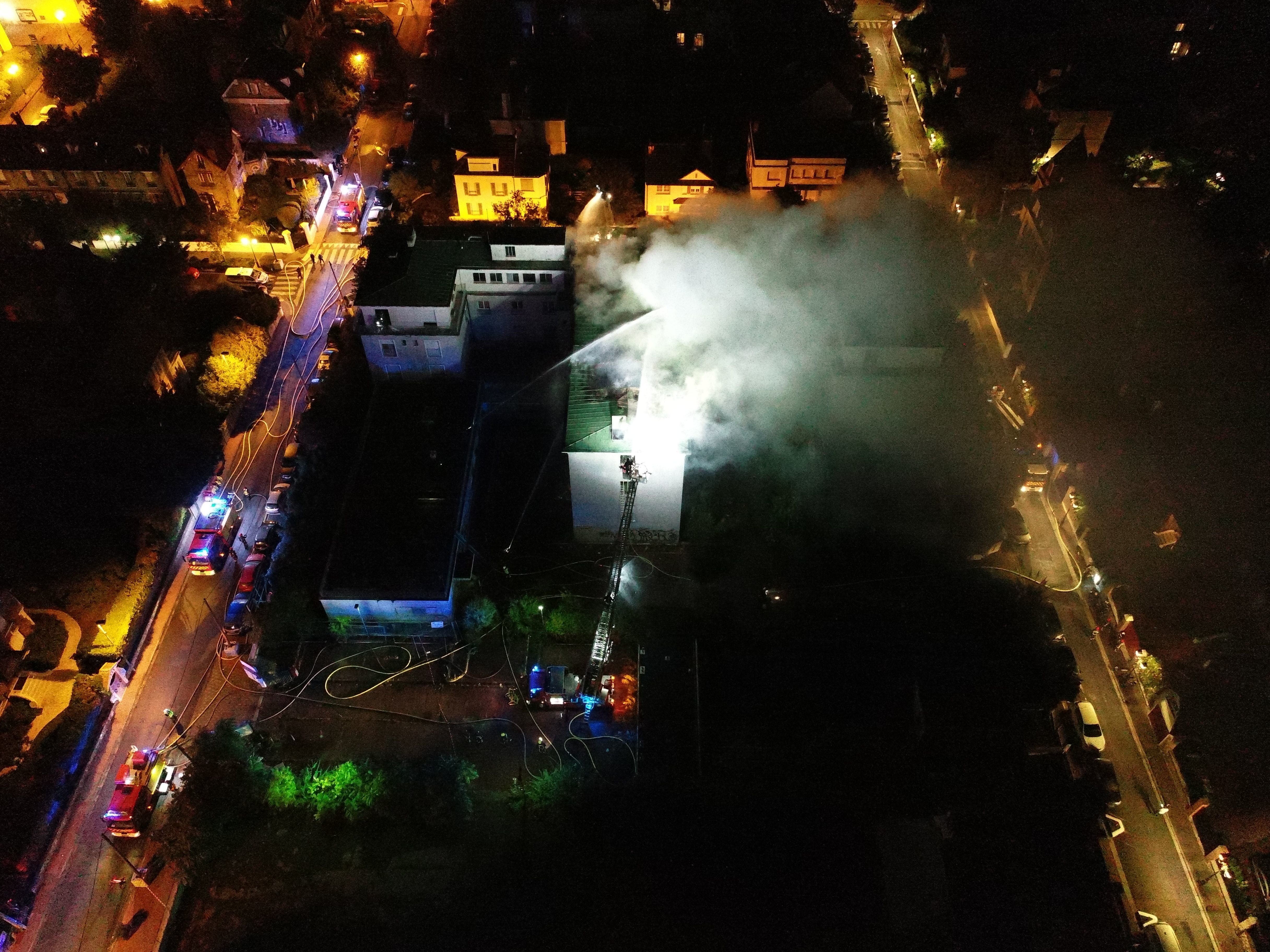 Enghien-les-Bains, 2 octobre 2022. 160 sapeurs-pompiers avaient lutté contre les flammes, durant une nuit et presque une journée entière. Sdis 95