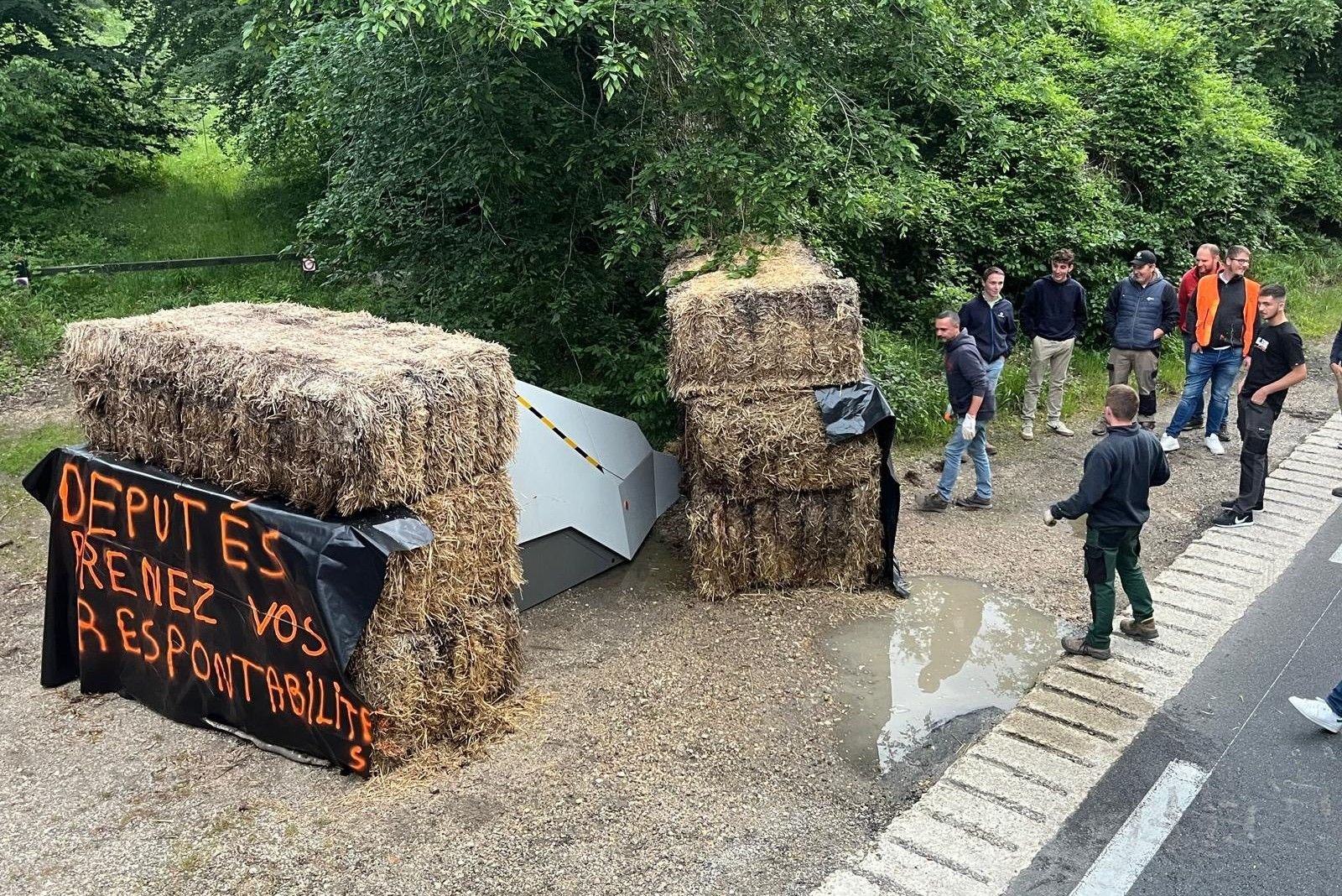 On est de retour !  : en Seine-et-Marne, une dizaine de radars routiers  neutraliss par des agriculteurs en colre - Le Parisien