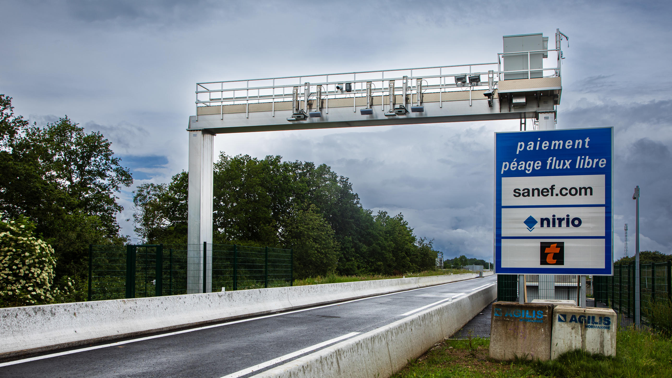 Les barrière de péage ont disparu sur l'A14 le 19 juin 2024 et disparaîtront sur l'A13 mi-décembre. Elles sont remplacées par un système de paiement en flux libre qui ne fait pas que des heureux. (Illustration) Drone Press/Sanef