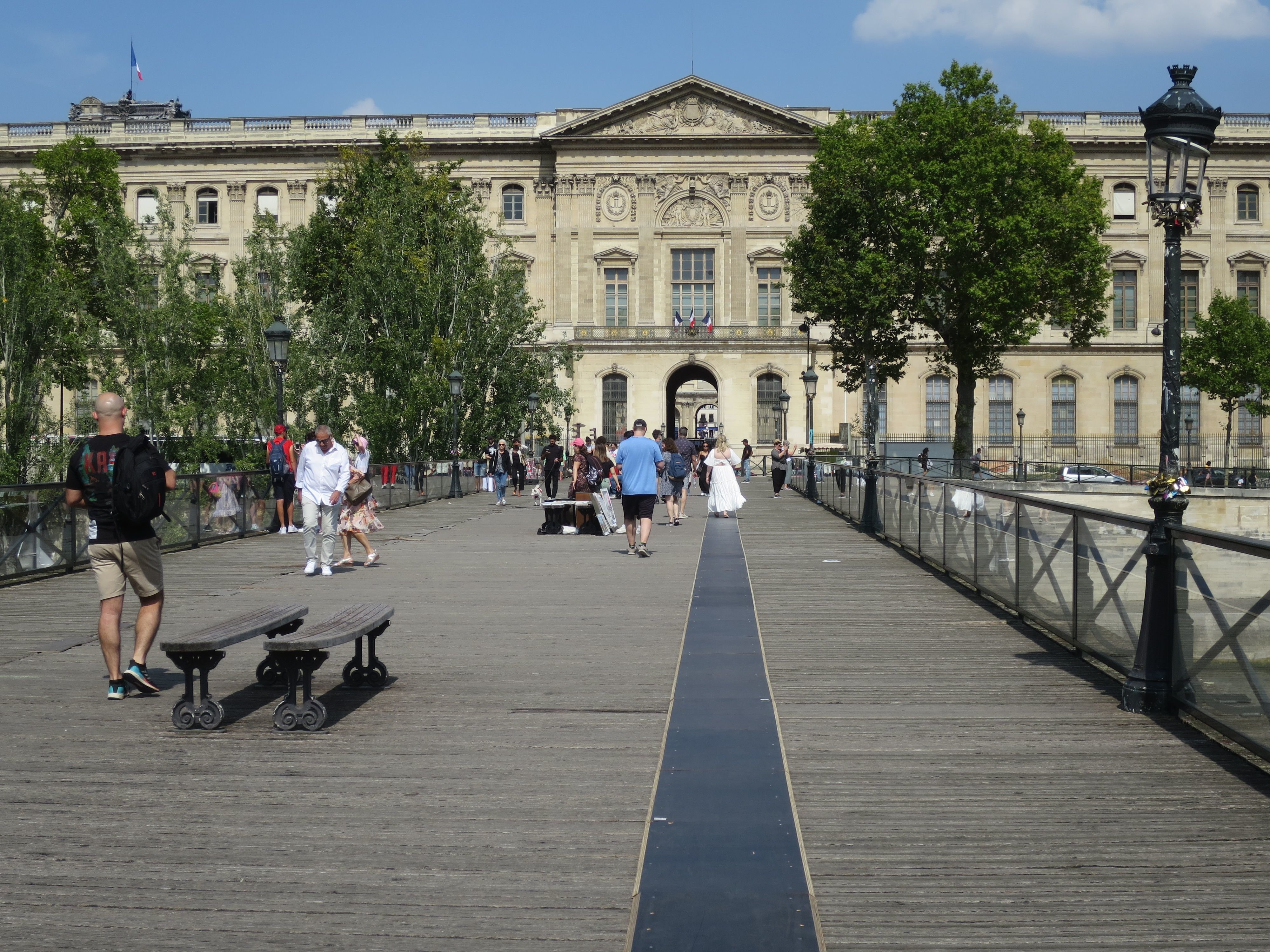 Paris : pour les riverains le pont des Arts « a perdu de son