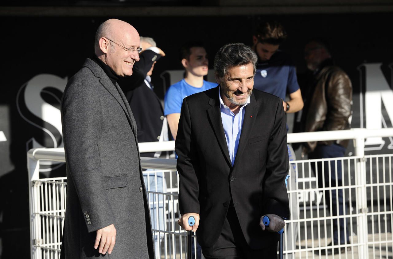 L'ancien président de la FFR Bernard Laporte a accepté l'offre du propriétaire de Montpellier Mohed Altrad (ici en 2020) pour devenir directeur du rugby du MHR. AFP/Franck Pennant